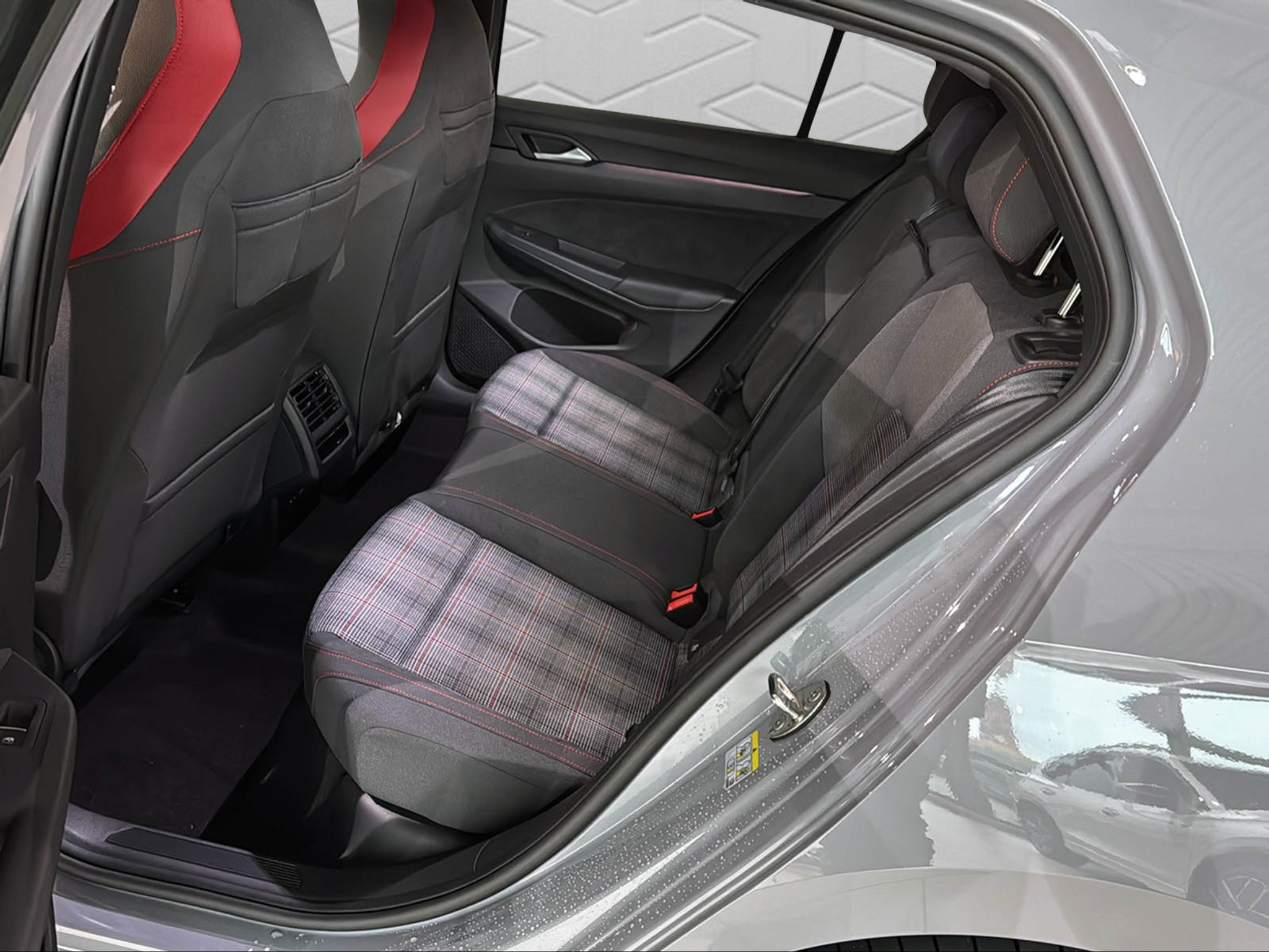 listing desktop thumbnail image 12