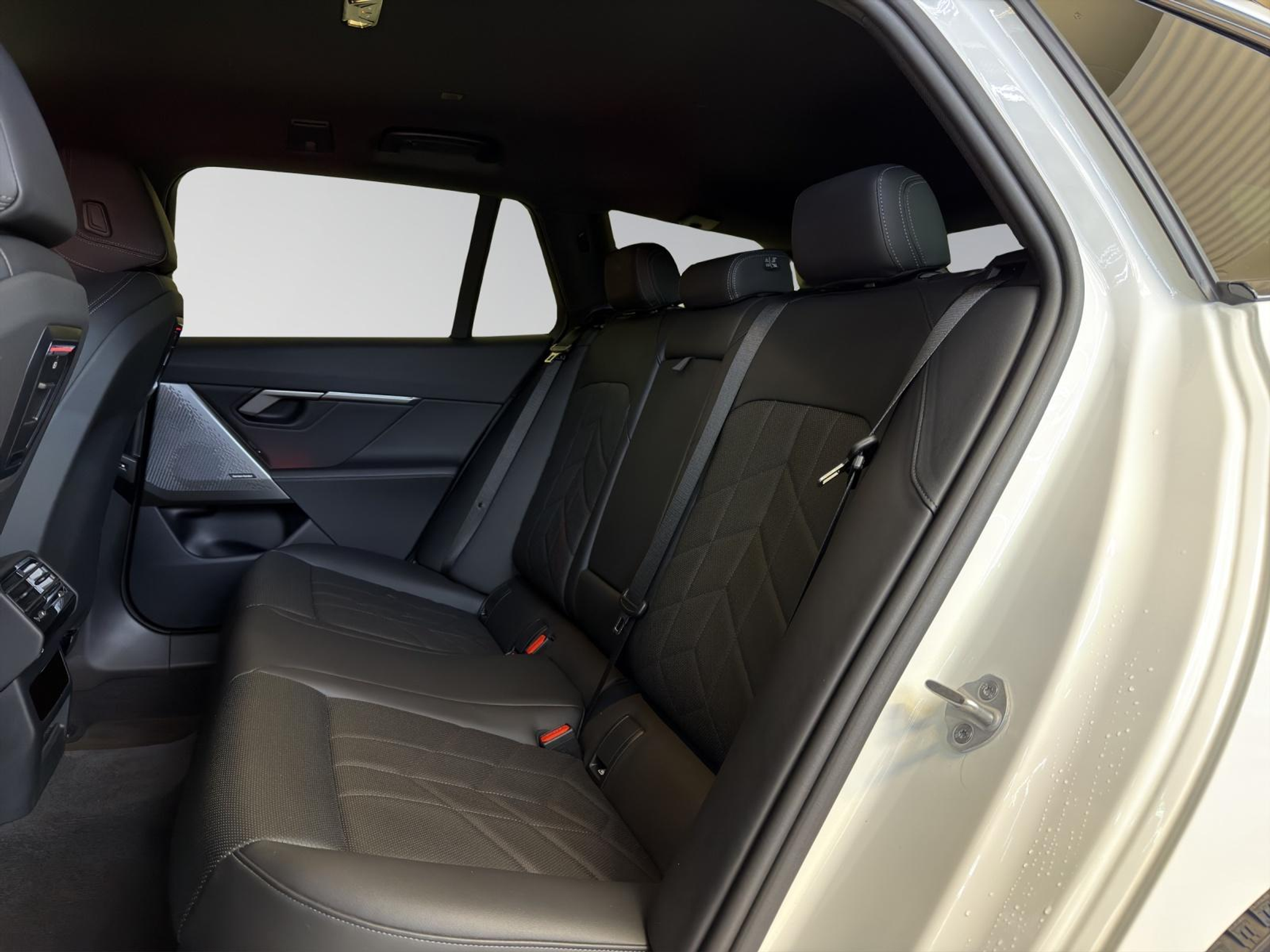 listing desktop thumbnail image 15