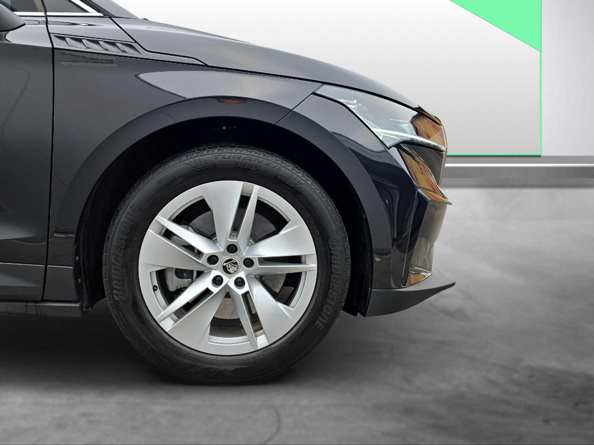 listing desktop thumbnail image 14