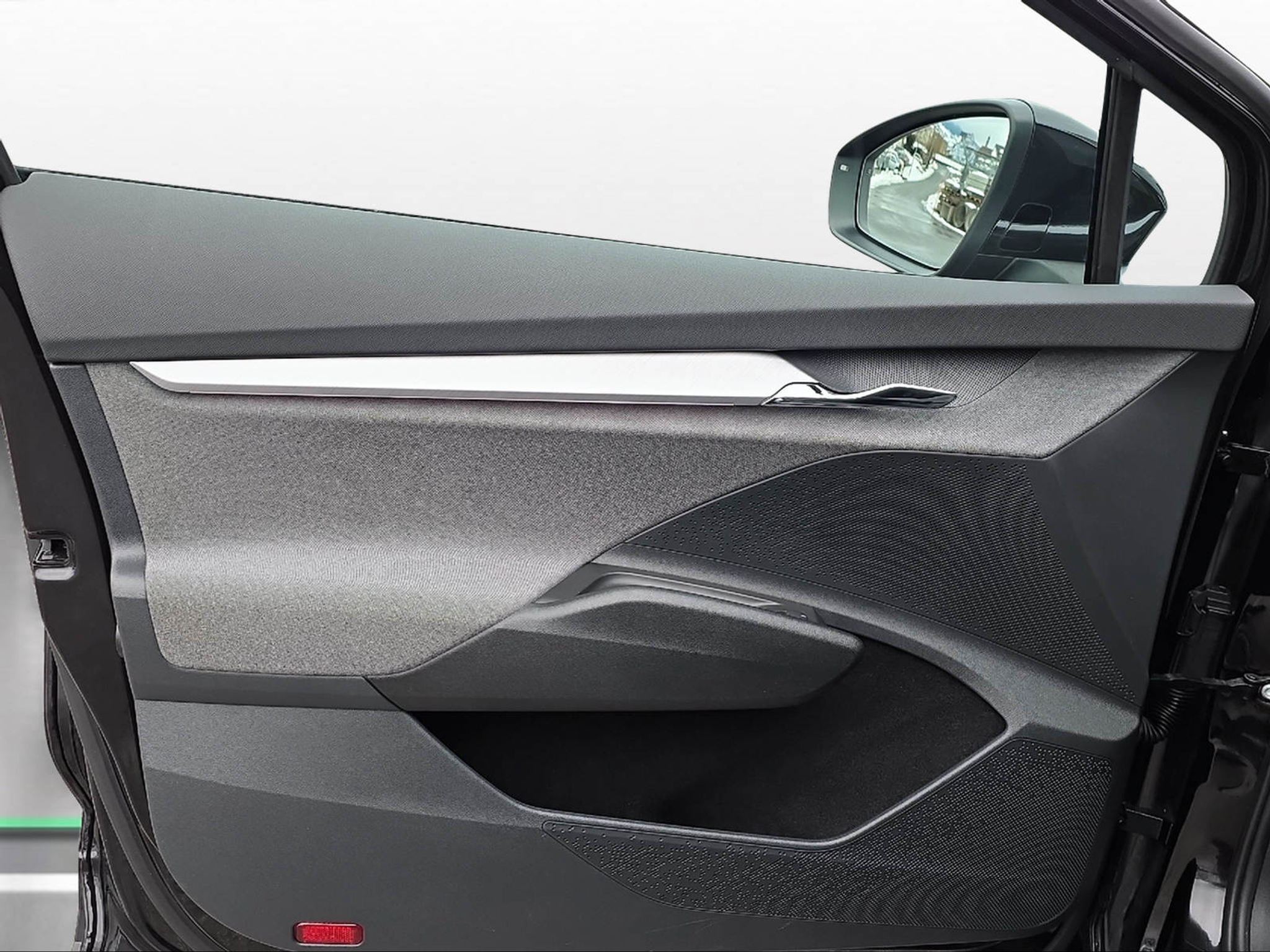 listing desktop thumbnail image 9