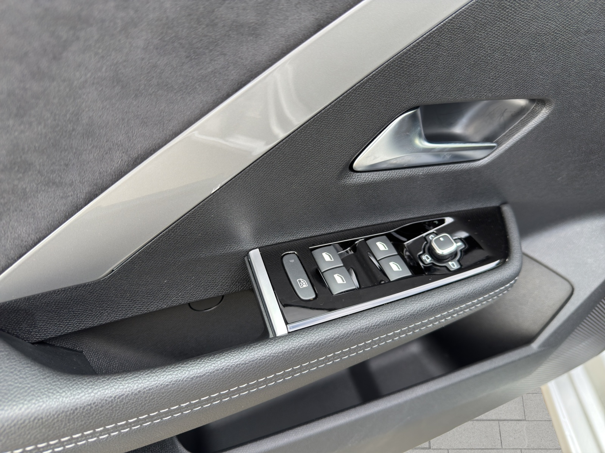 listing desktop thumbnail image 20