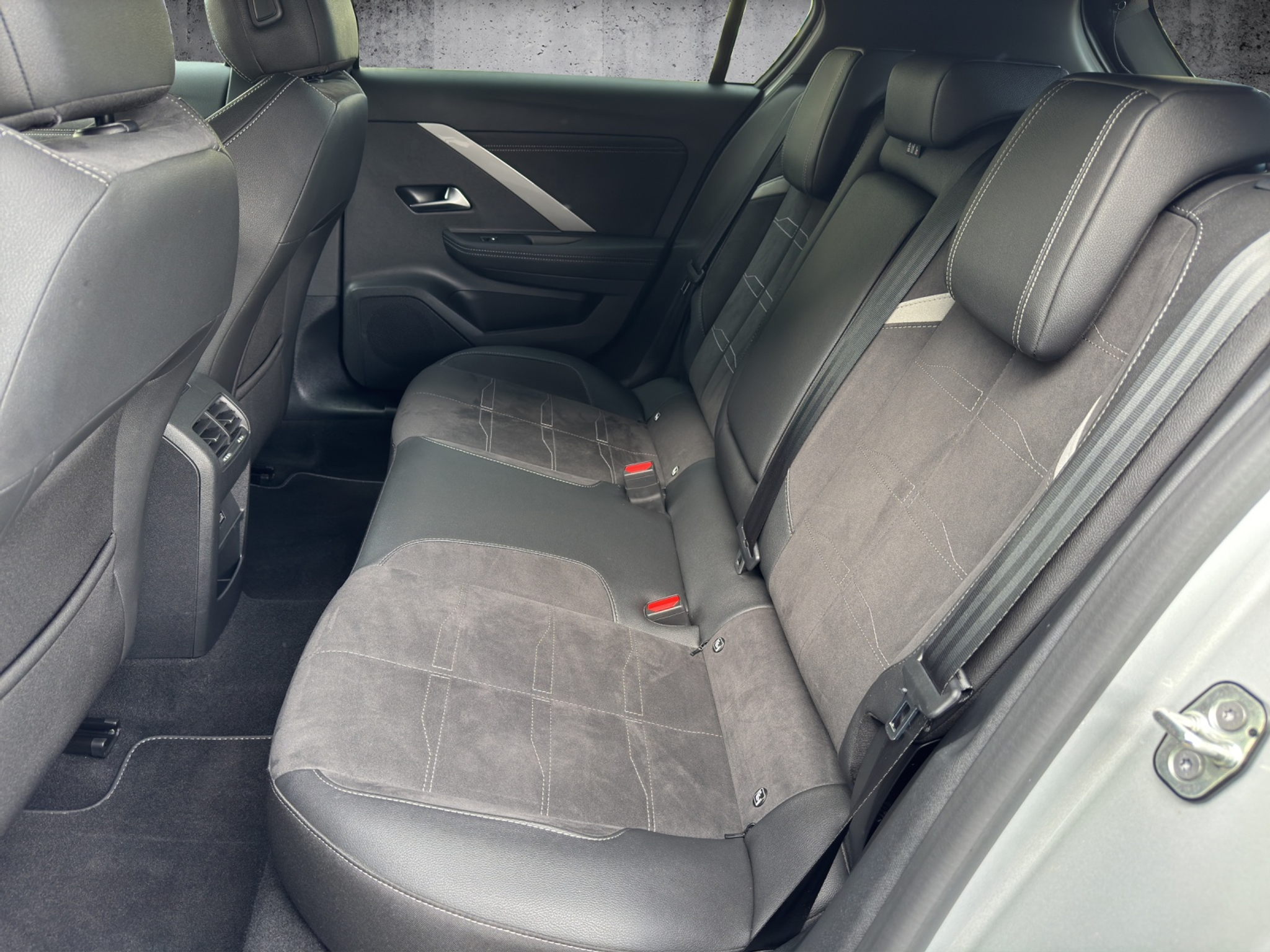 listing desktop thumbnail image 23