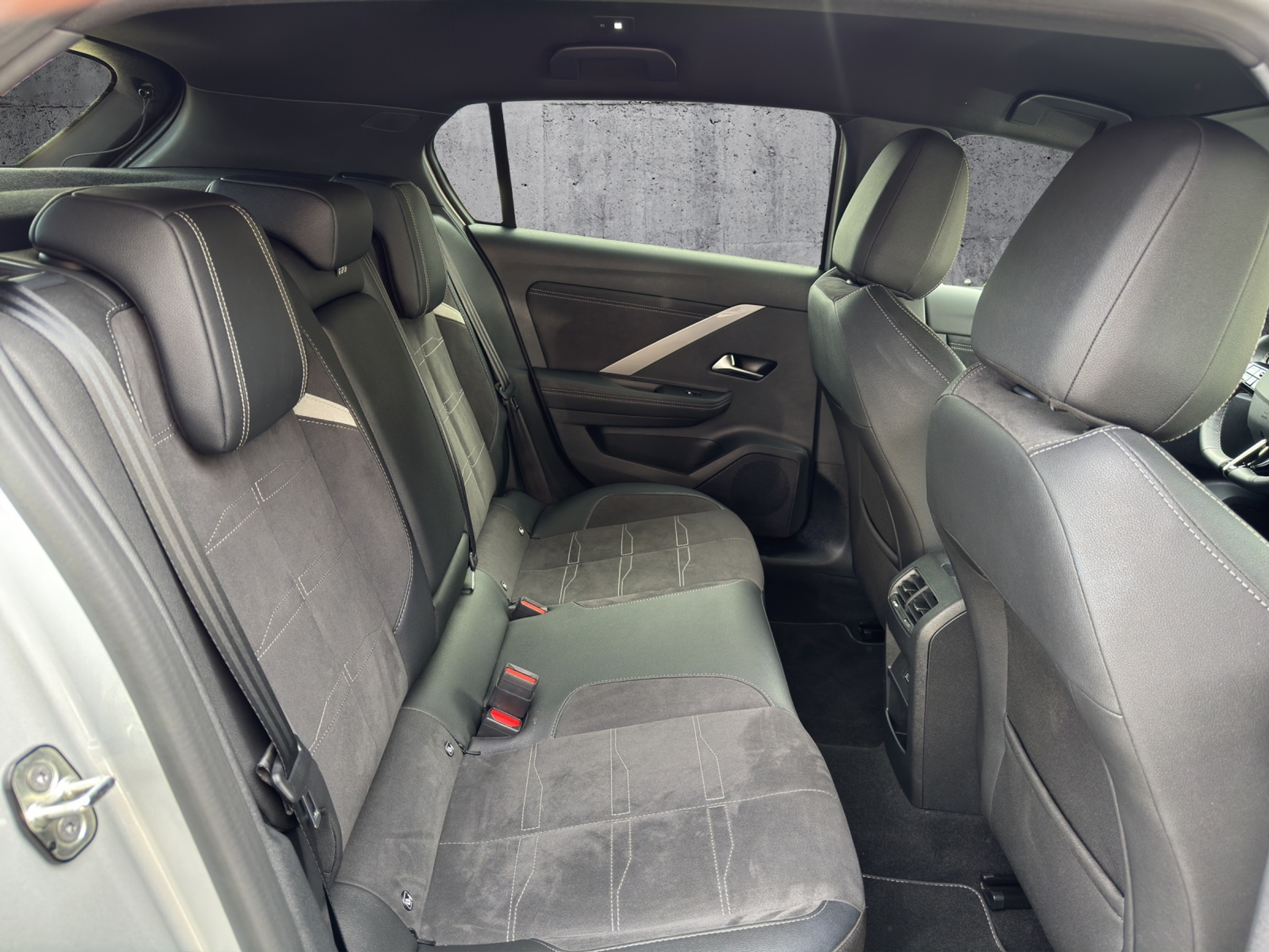 listing desktop thumbnail image 24