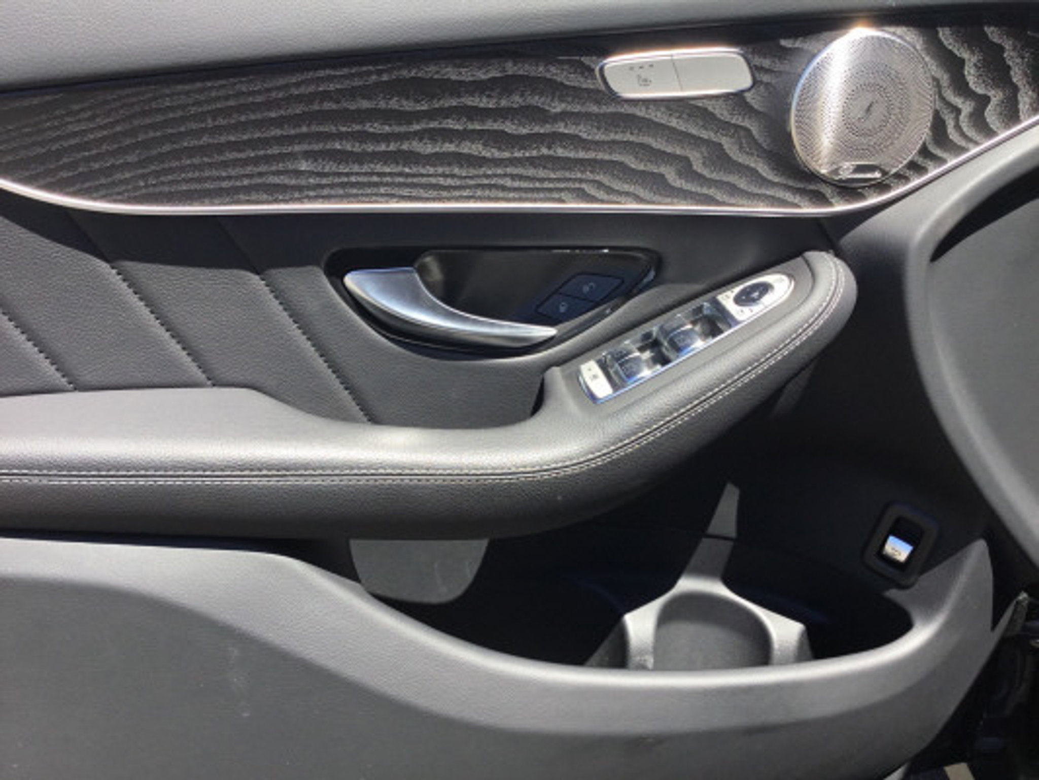 listing desktop thumbnail image 9