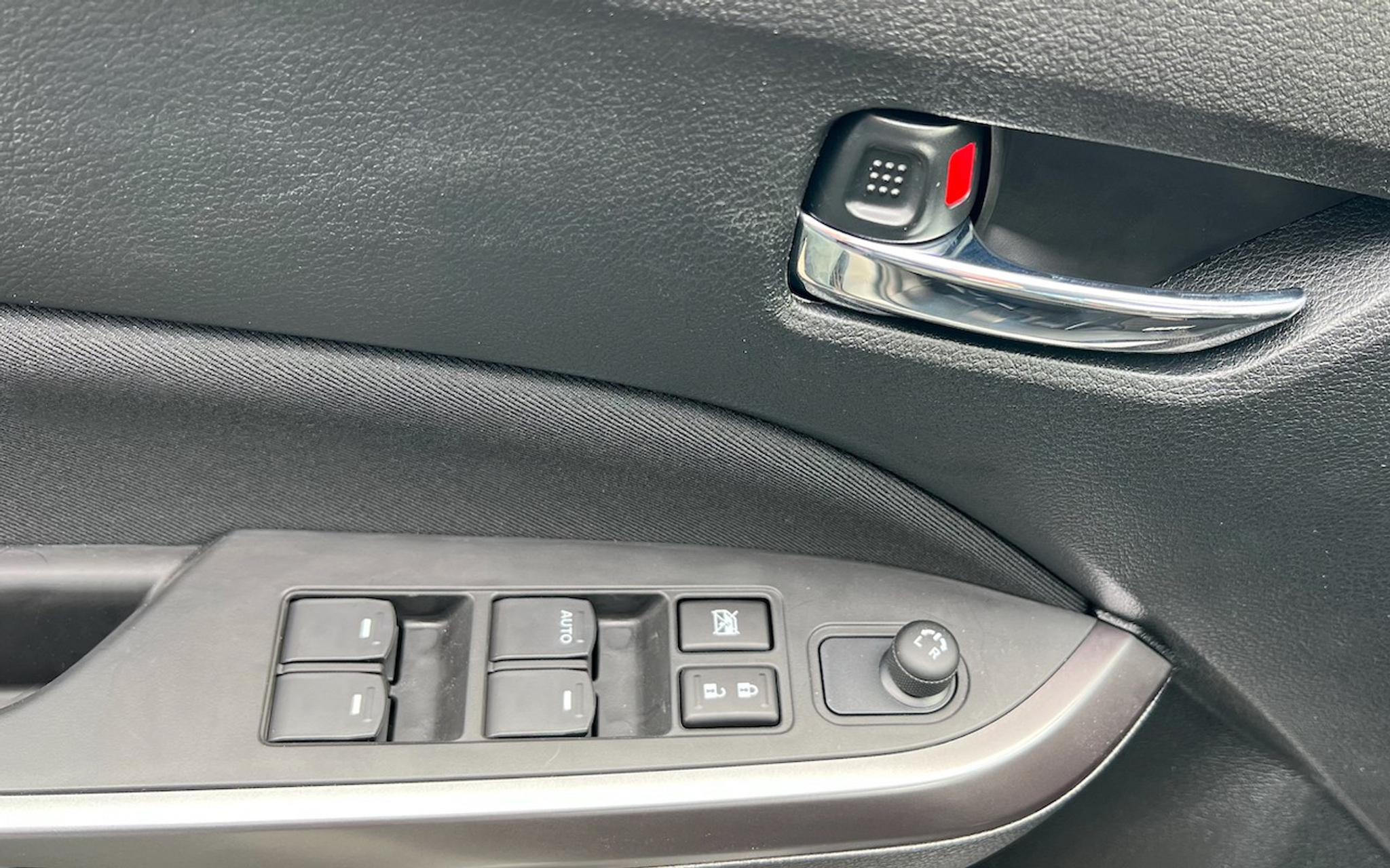 listing desktop thumbnail image 24