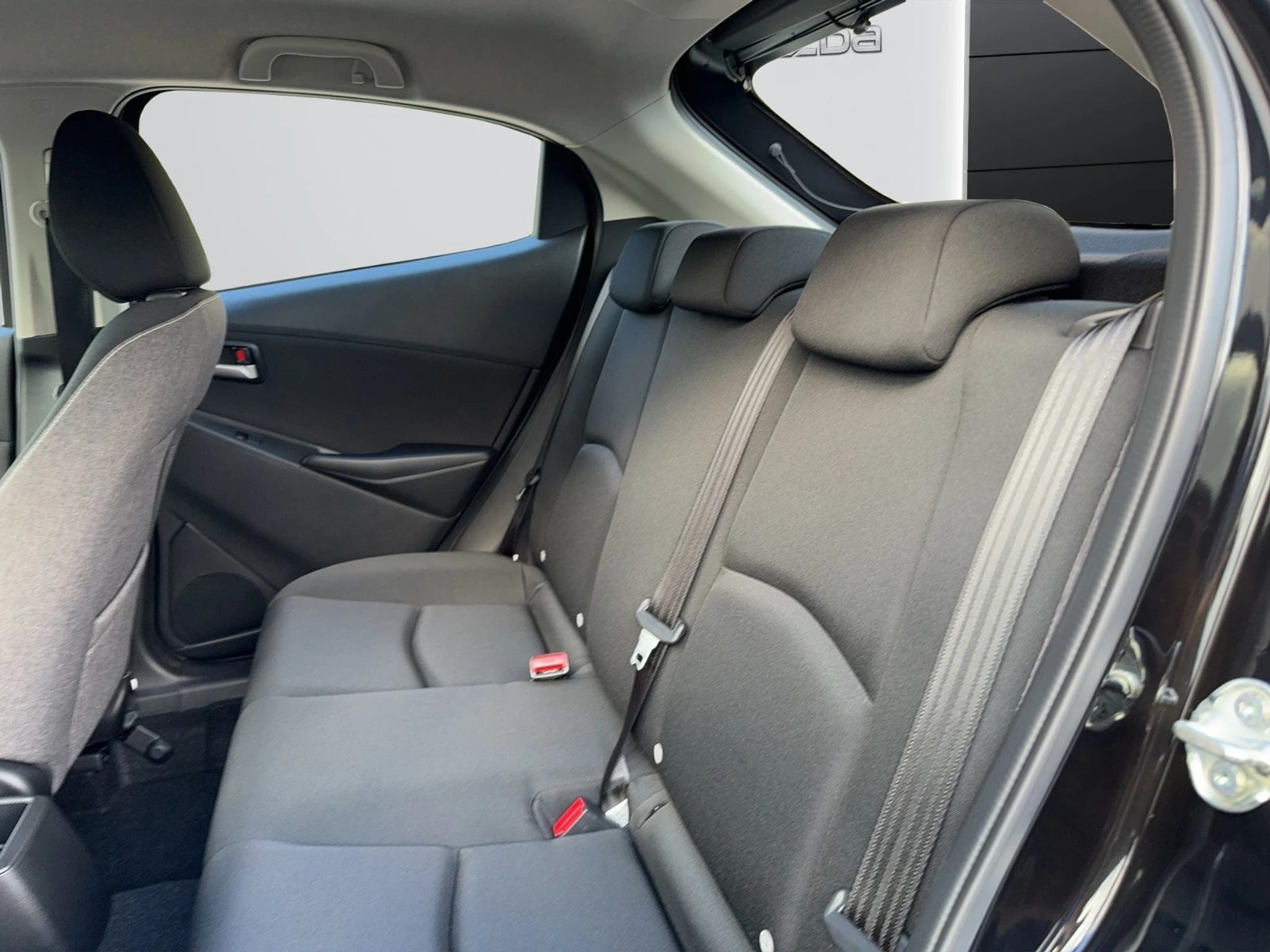 listing desktop thumbnail image 10