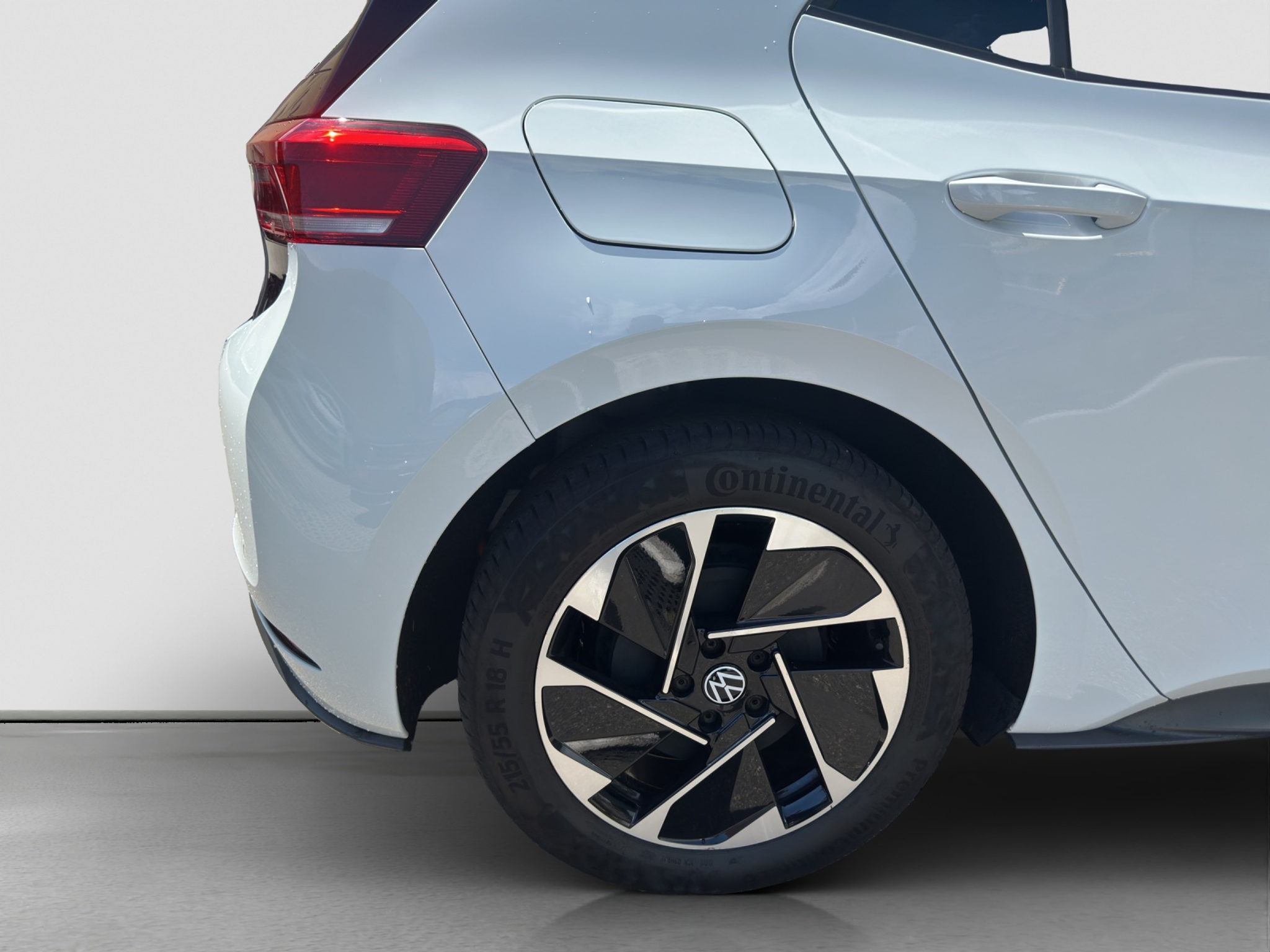 listing desktop thumbnail image 4