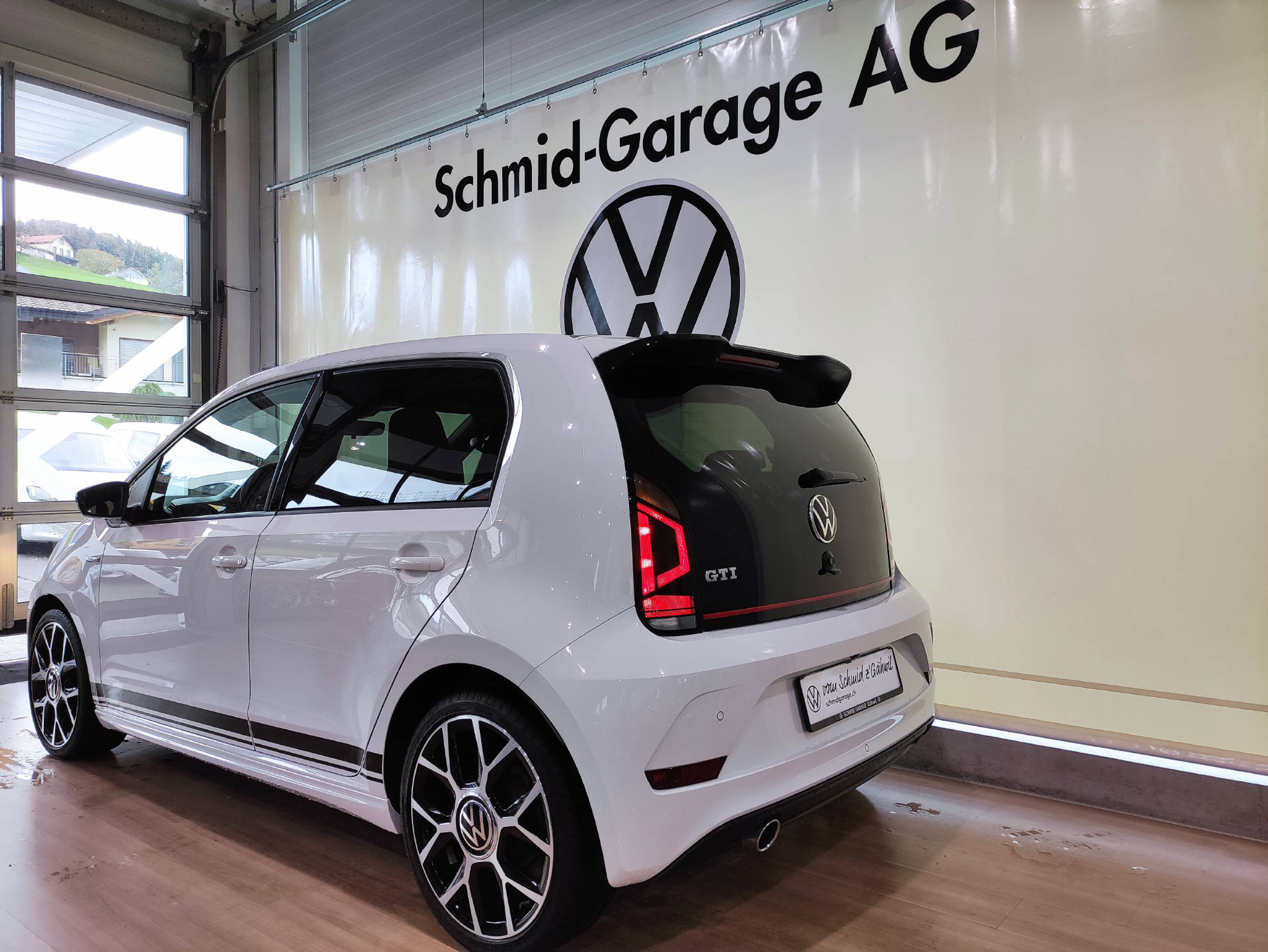 listing desktop thumbnail image 15