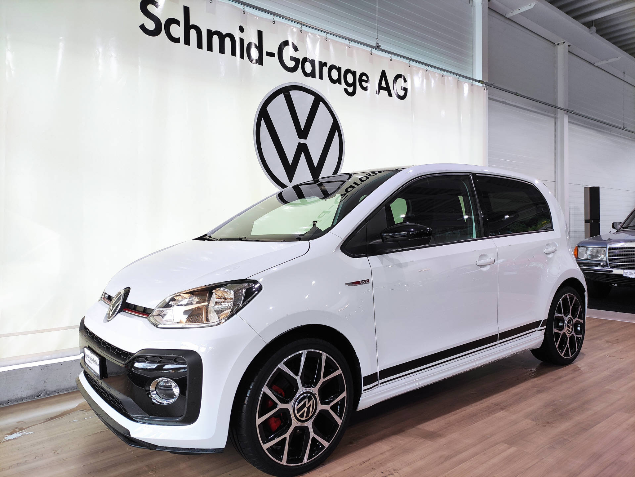 listing desktop thumbnail image 1