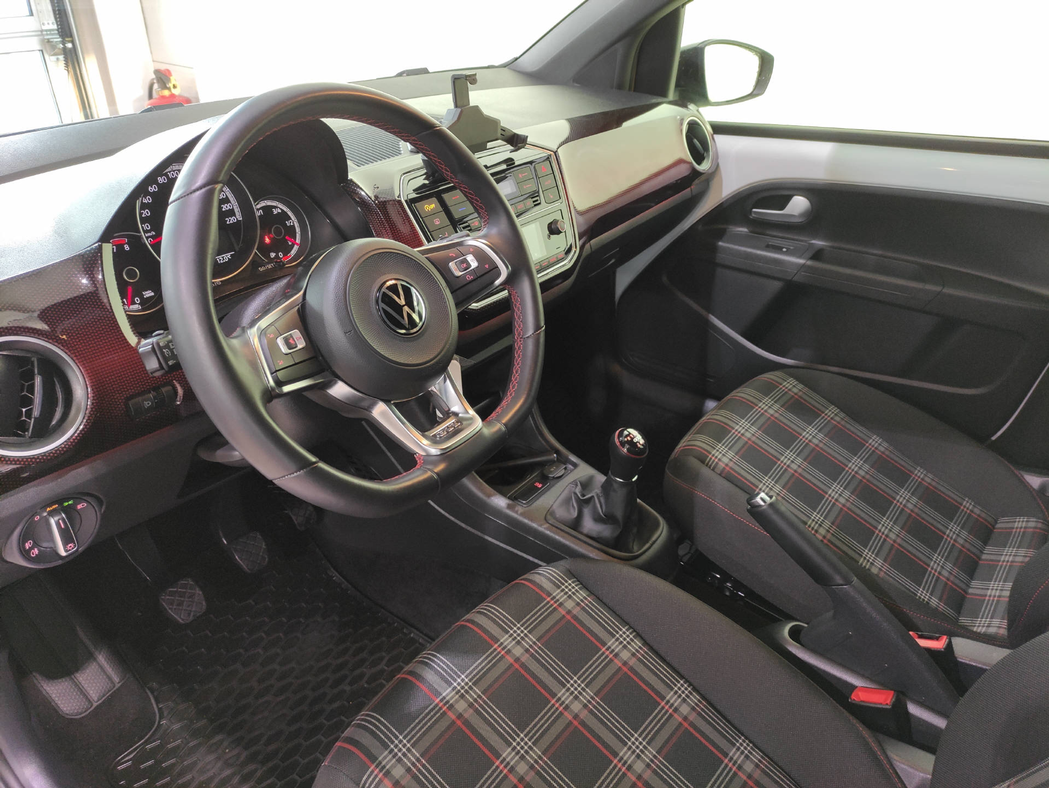 listing desktop thumbnail image 3