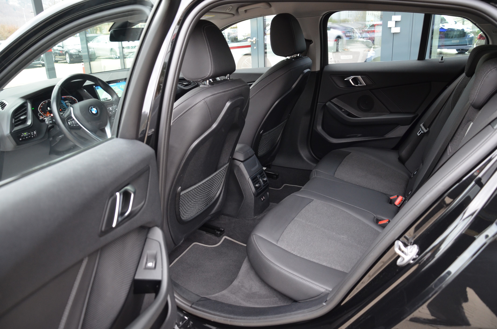 listing desktop thumbnail image 16