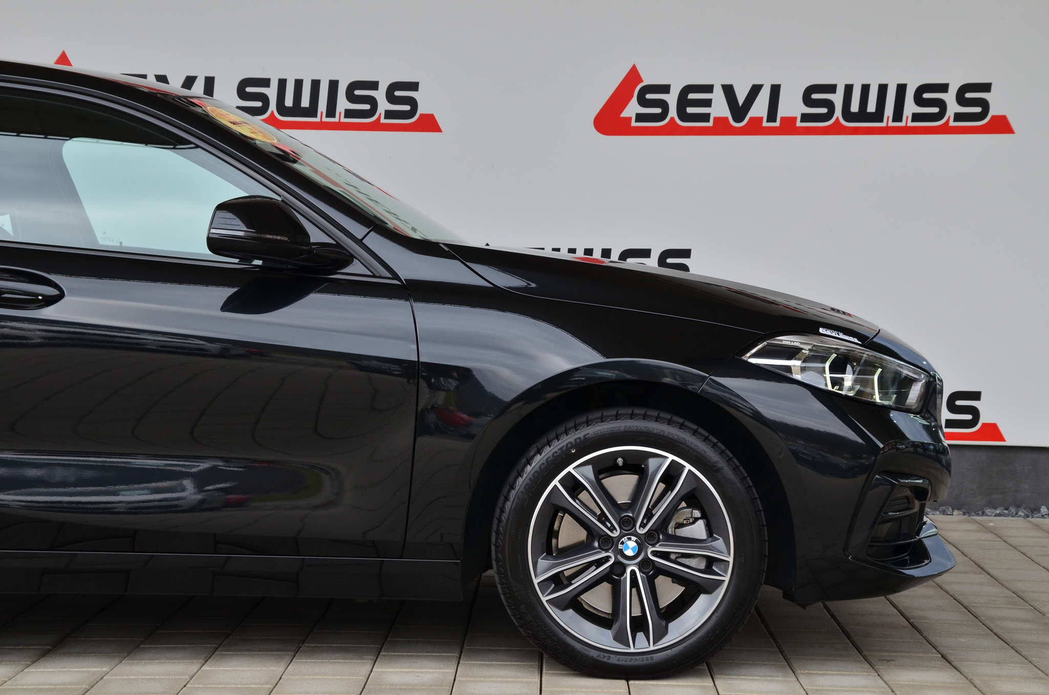 listing desktop thumbnail image 3