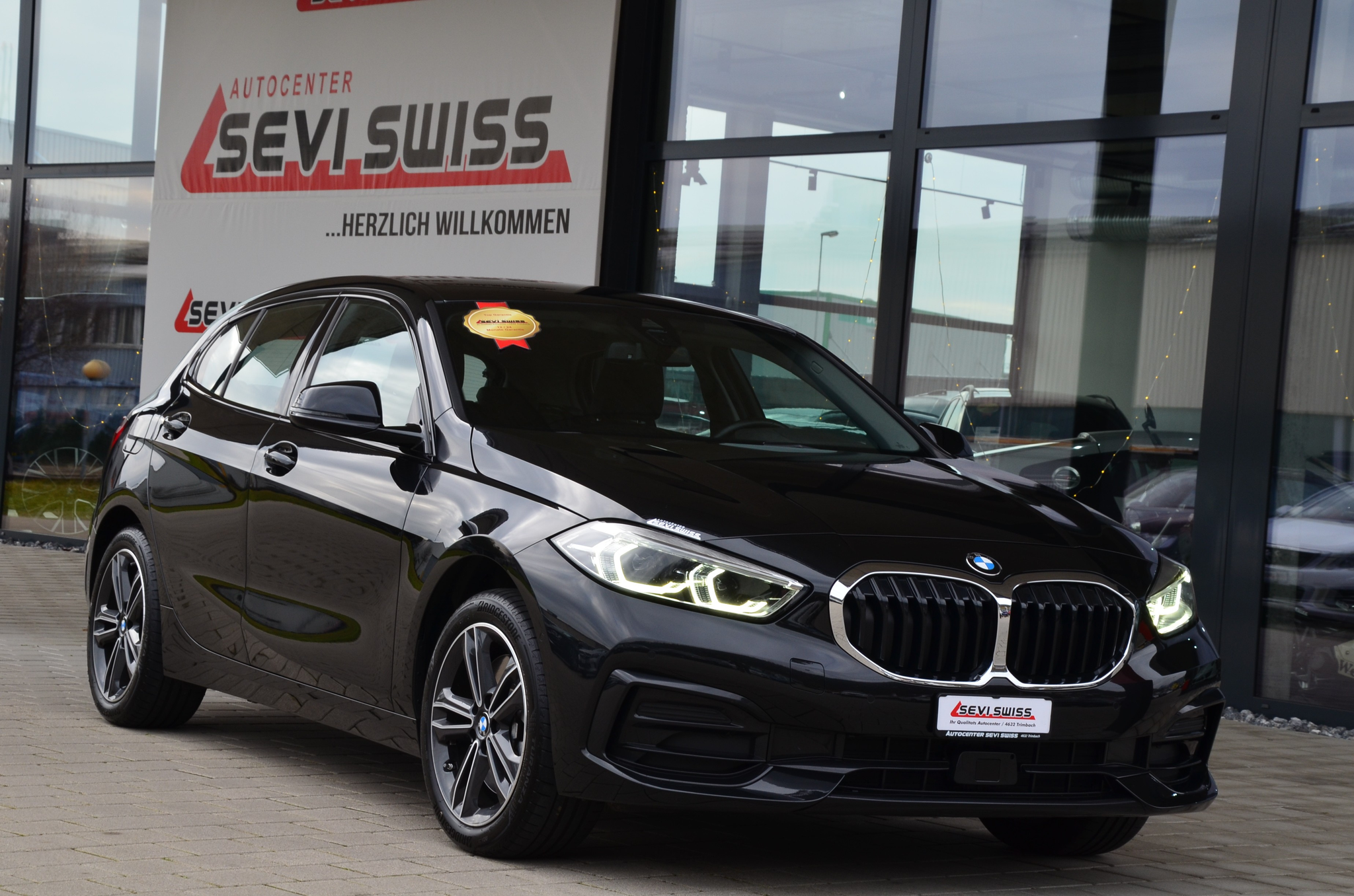 listing desktop thumbnail image 1