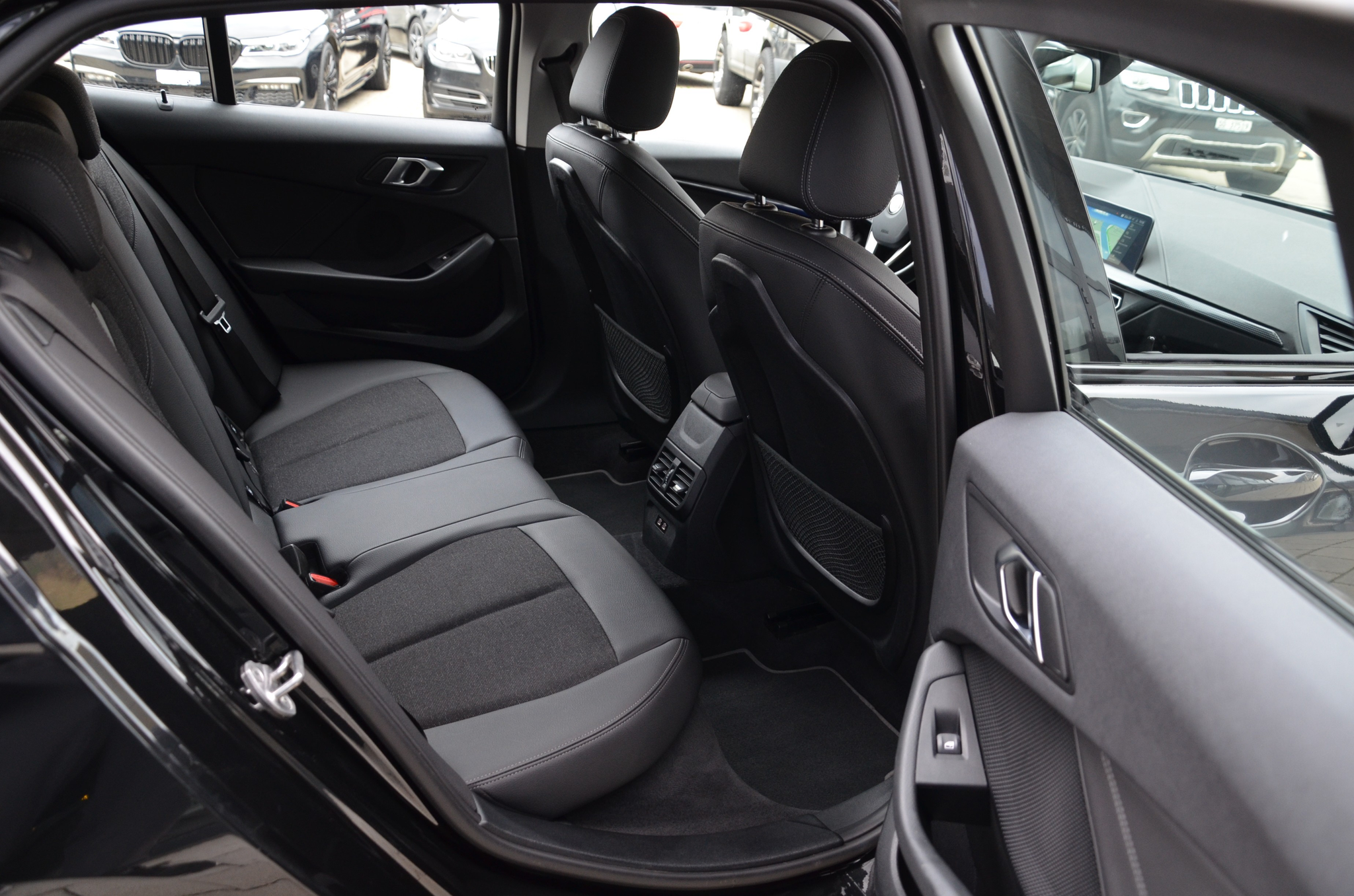 listing desktop thumbnail image 18