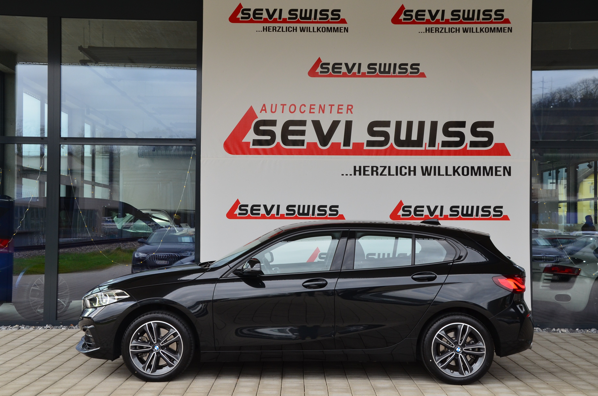 listing desktop thumbnail image 9