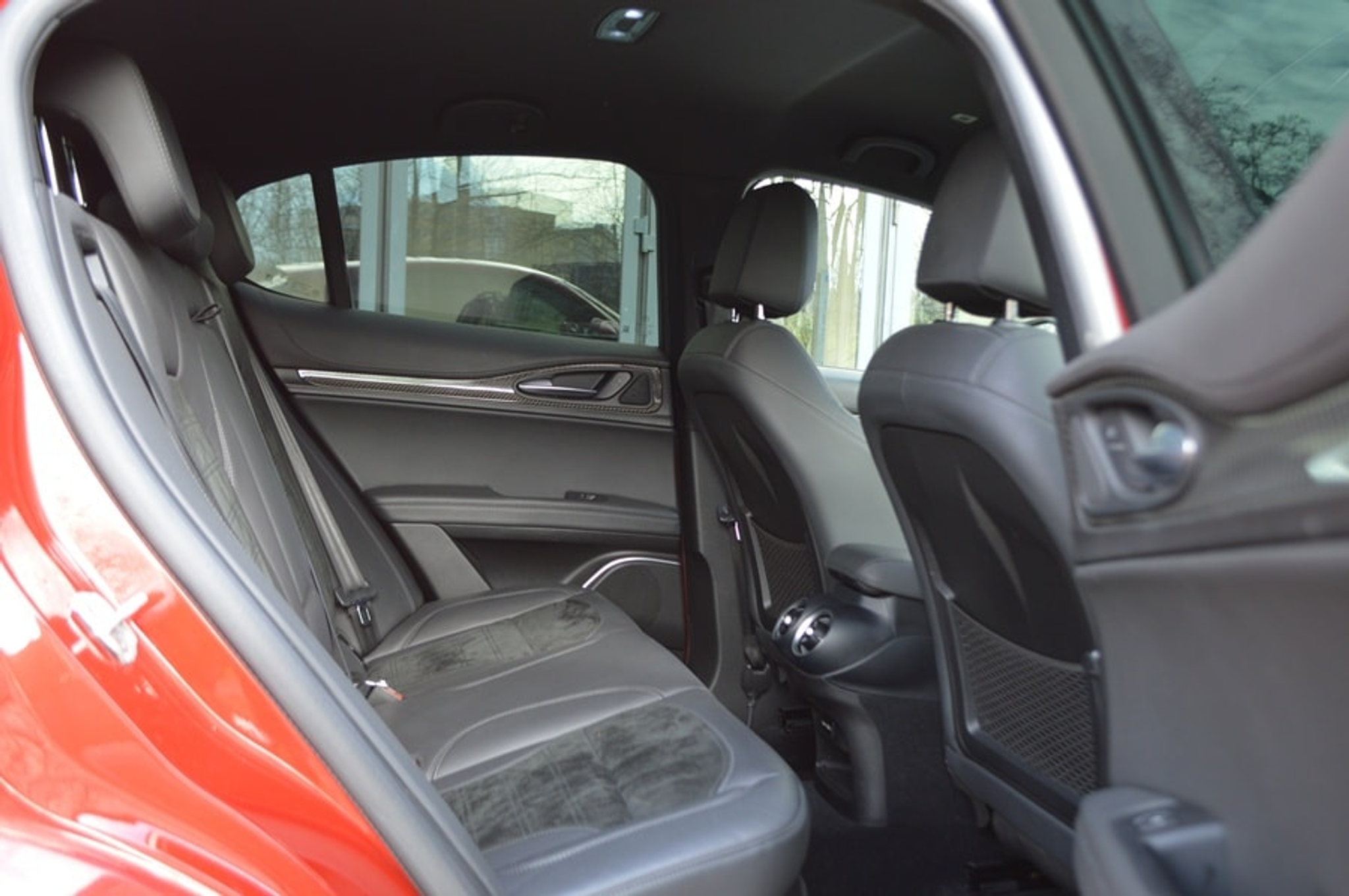 listing desktop thumbnail image 9