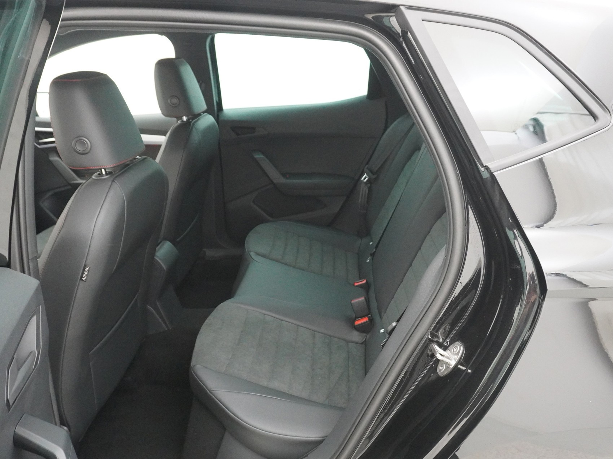 listing desktop thumbnail image 12