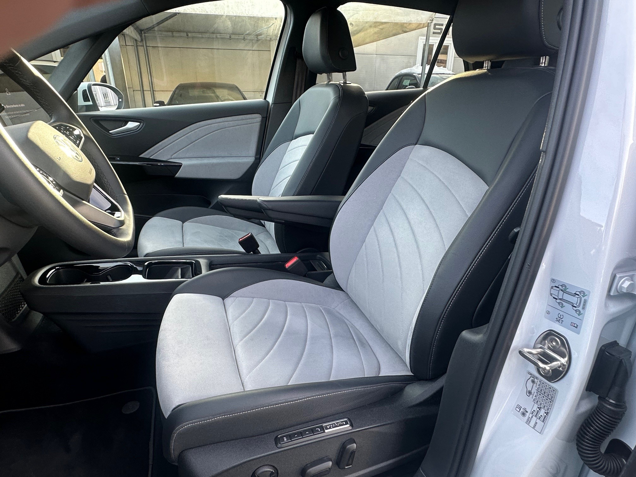 listing desktop thumbnail image 5