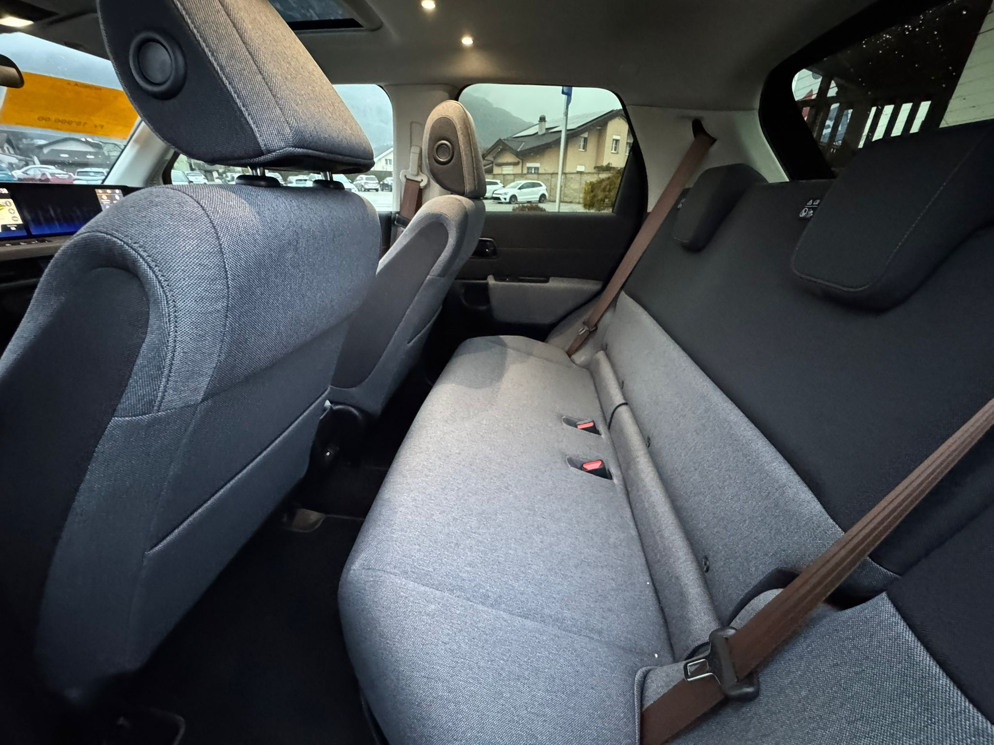 listing desktop thumbnail image 11