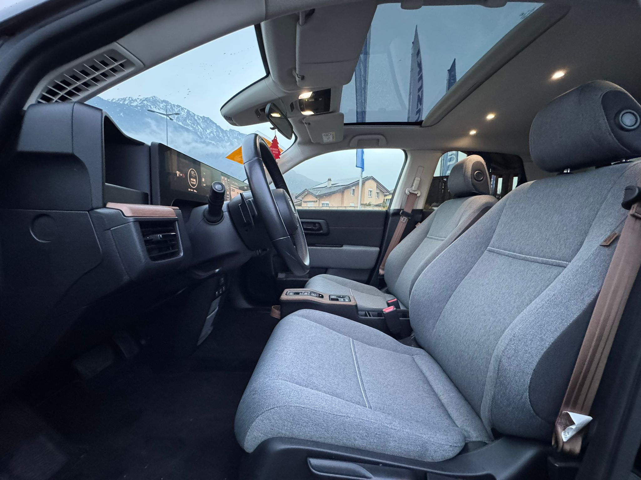 listing desktop thumbnail image 10