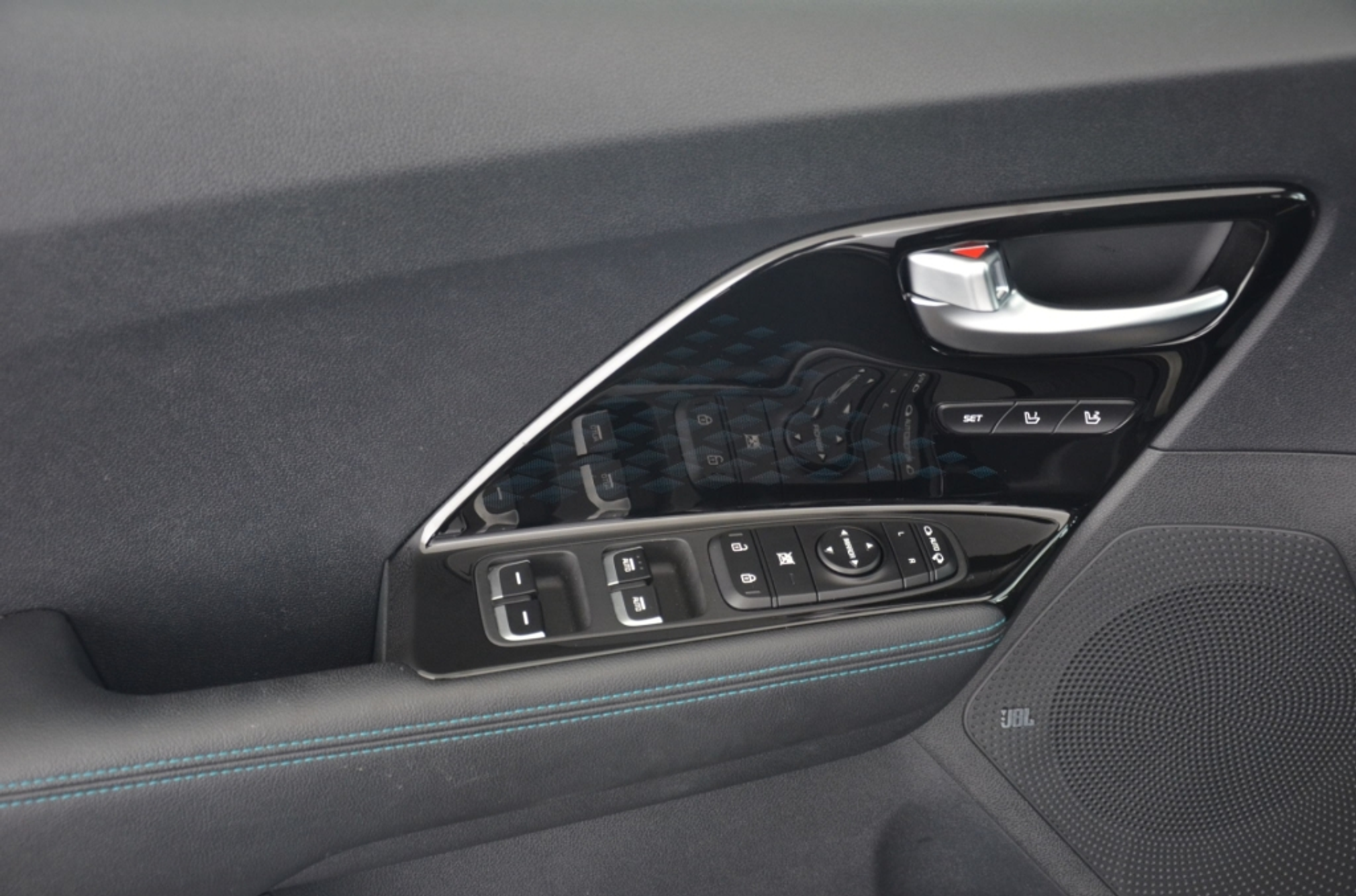 listing desktop thumbnail image 24