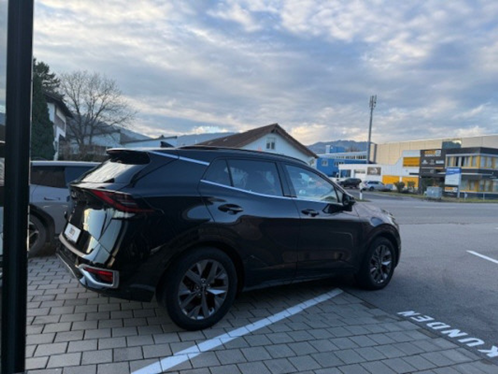 listing desktop thumbnail image 3