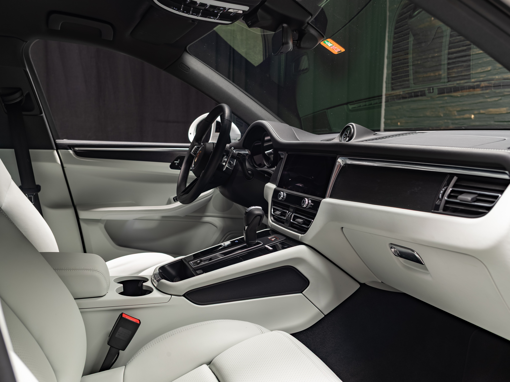 listing desktop thumbnail image 8