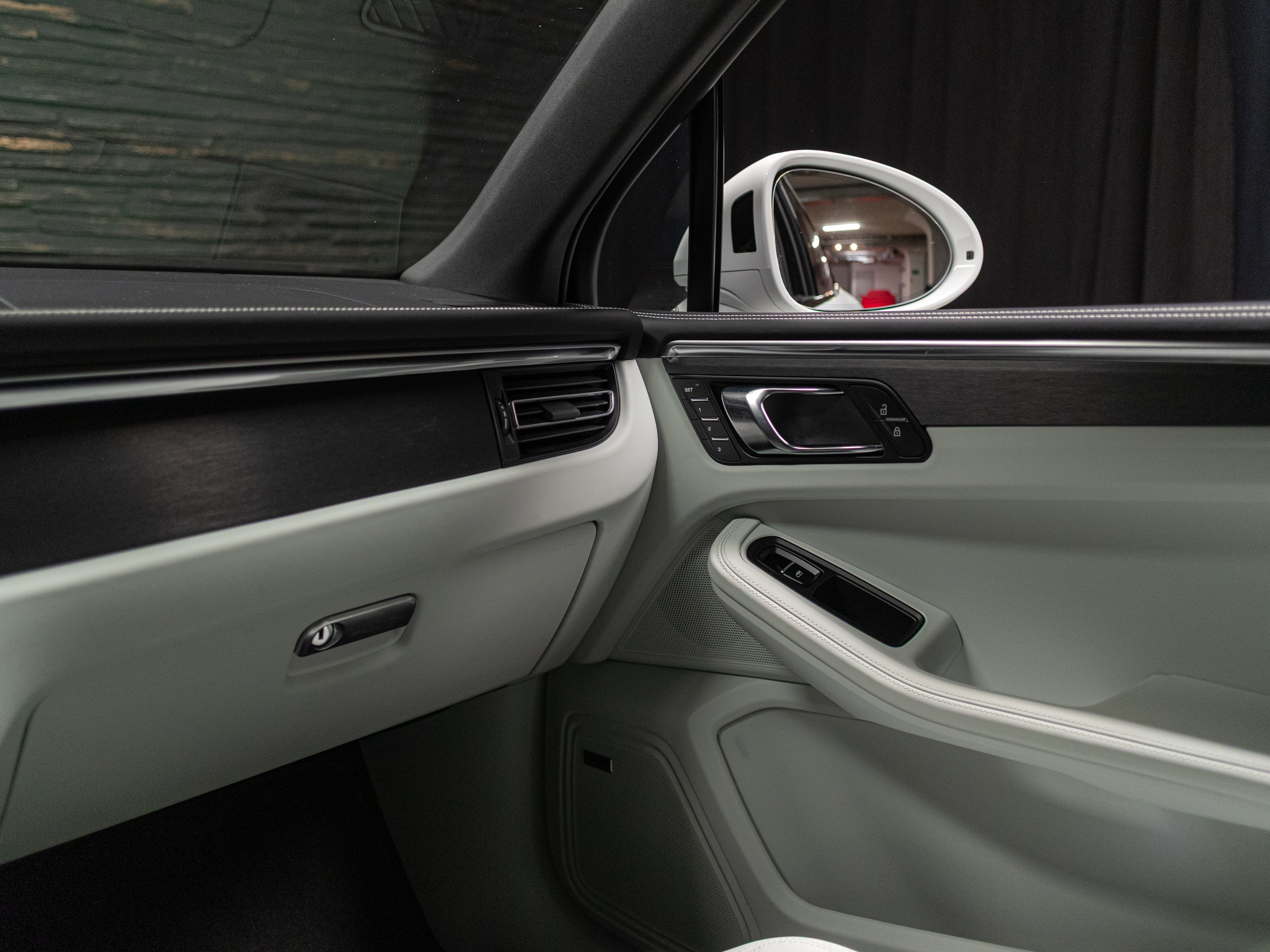 listing desktop thumbnail image 28