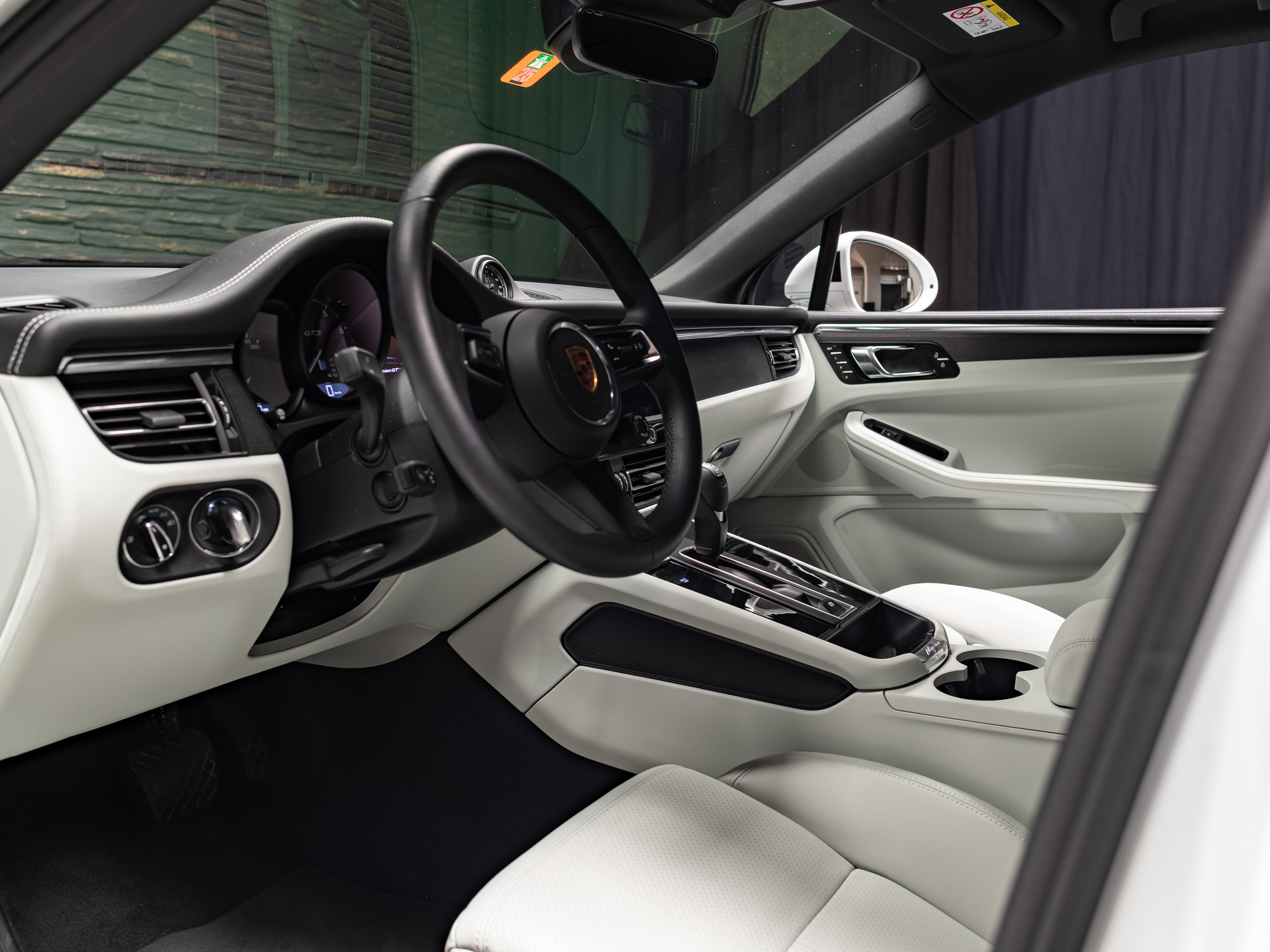 listing desktop thumbnail image 30