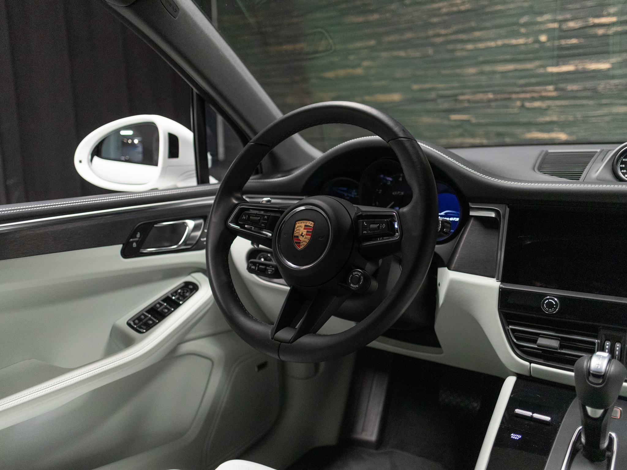 listing desktop thumbnail image 16