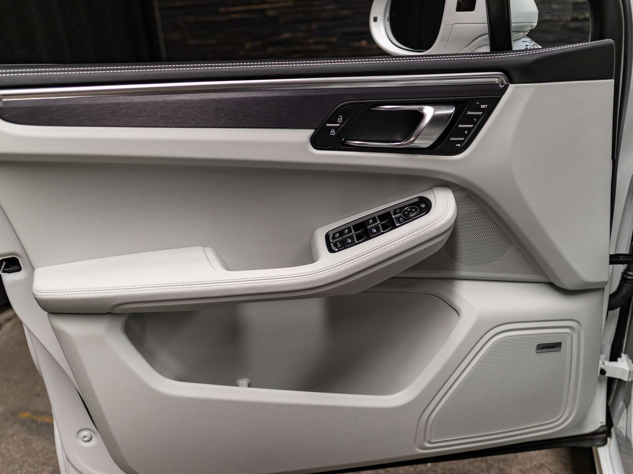 listing desktop thumbnail image 29