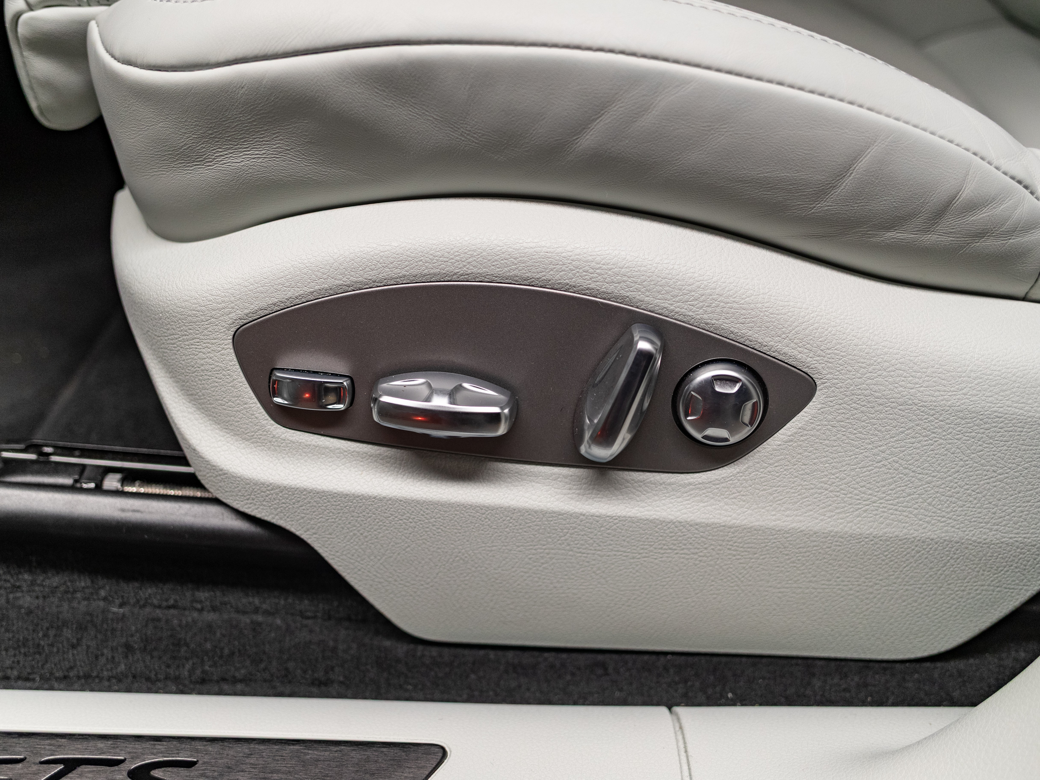 listing desktop thumbnail image 9