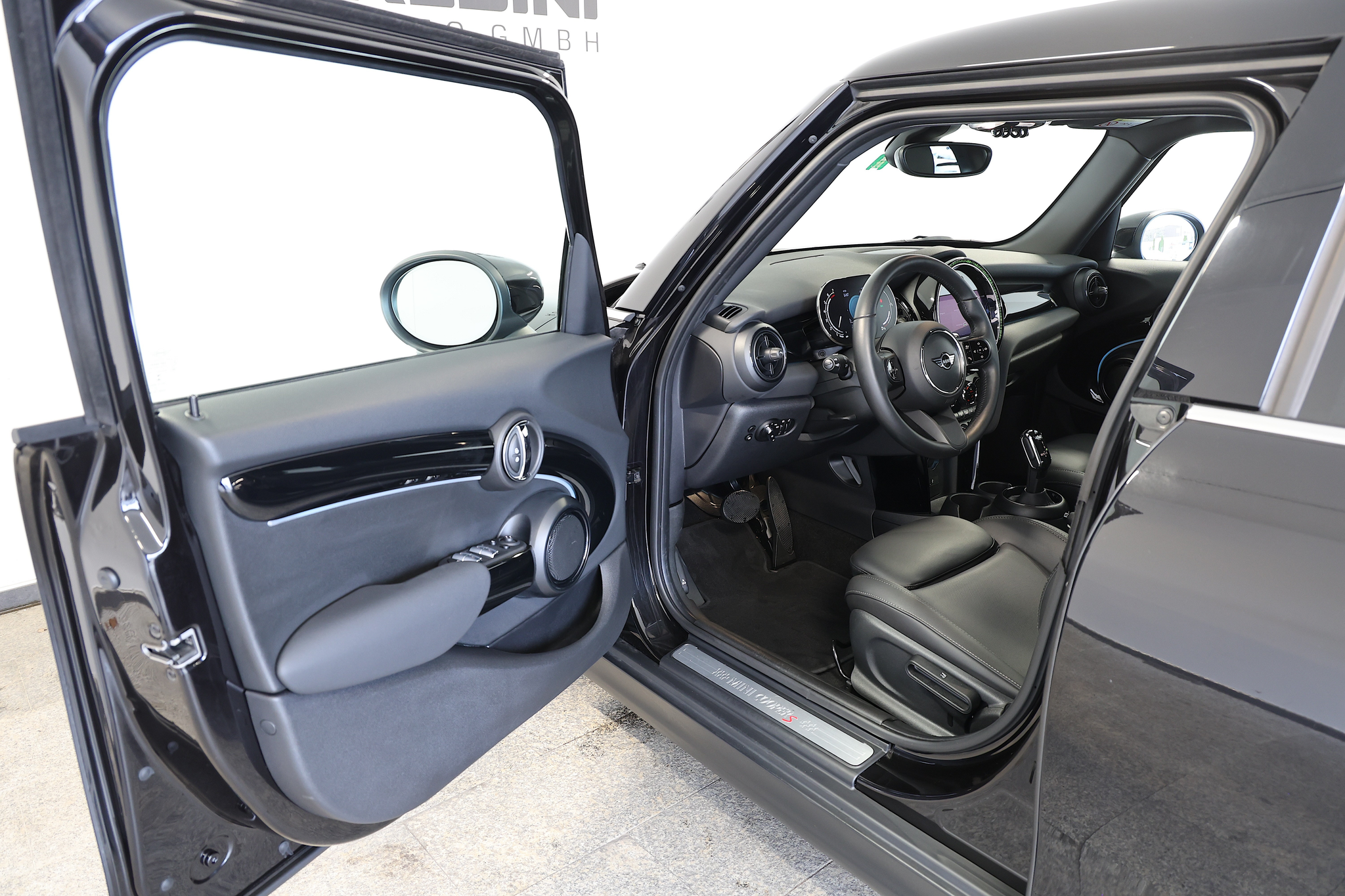 listing desktop thumbnail image 4