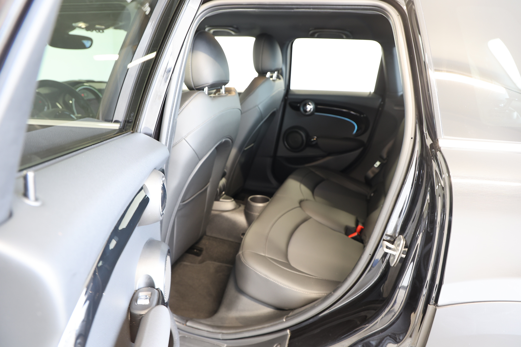 listing desktop thumbnail image 14