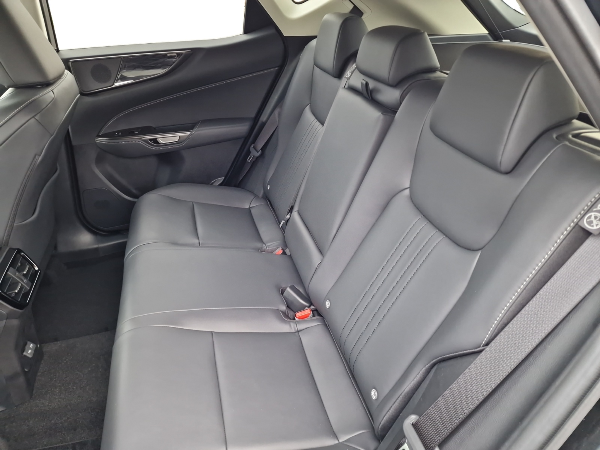 listing desktop thumbnail image 15