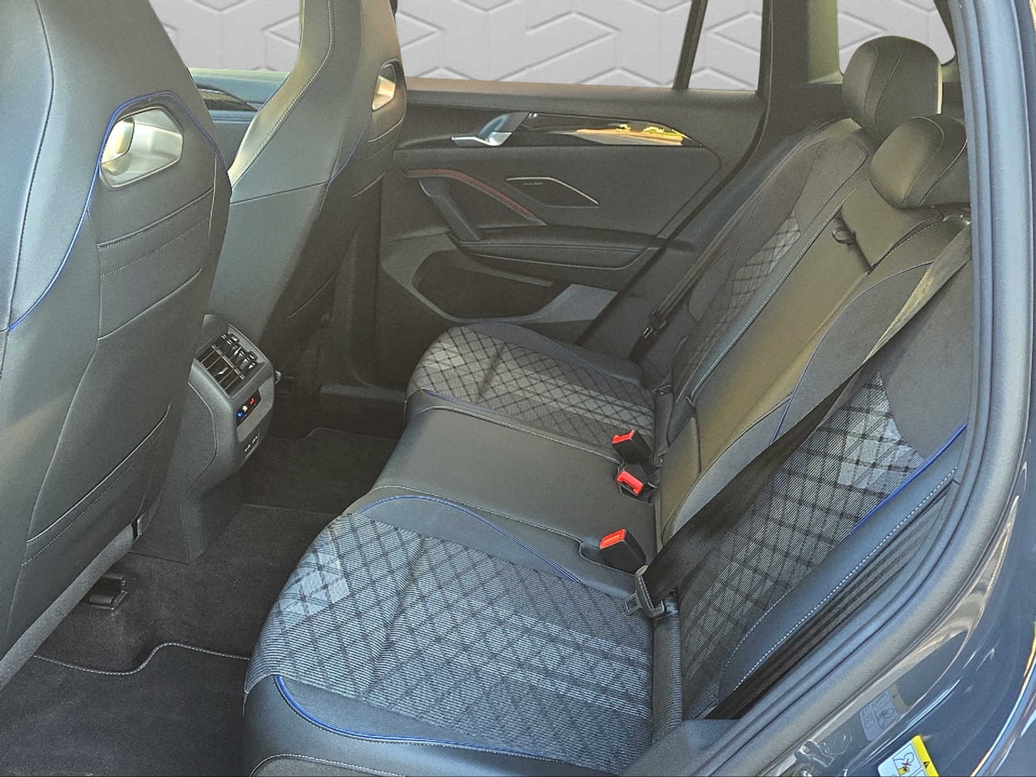 listing desktop thumbnail image 12