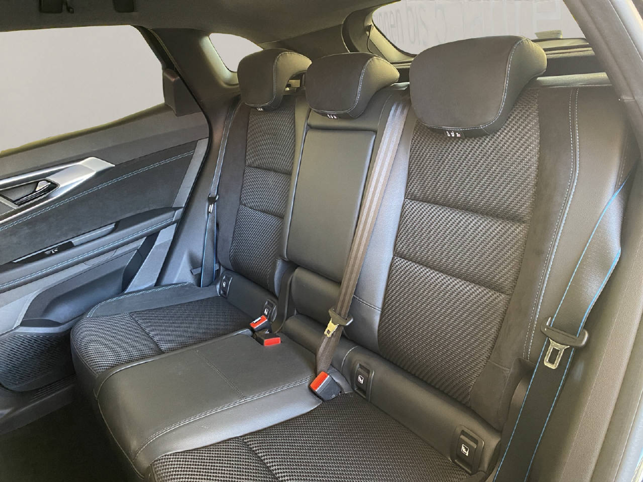 listing desktop thumbnail image 4