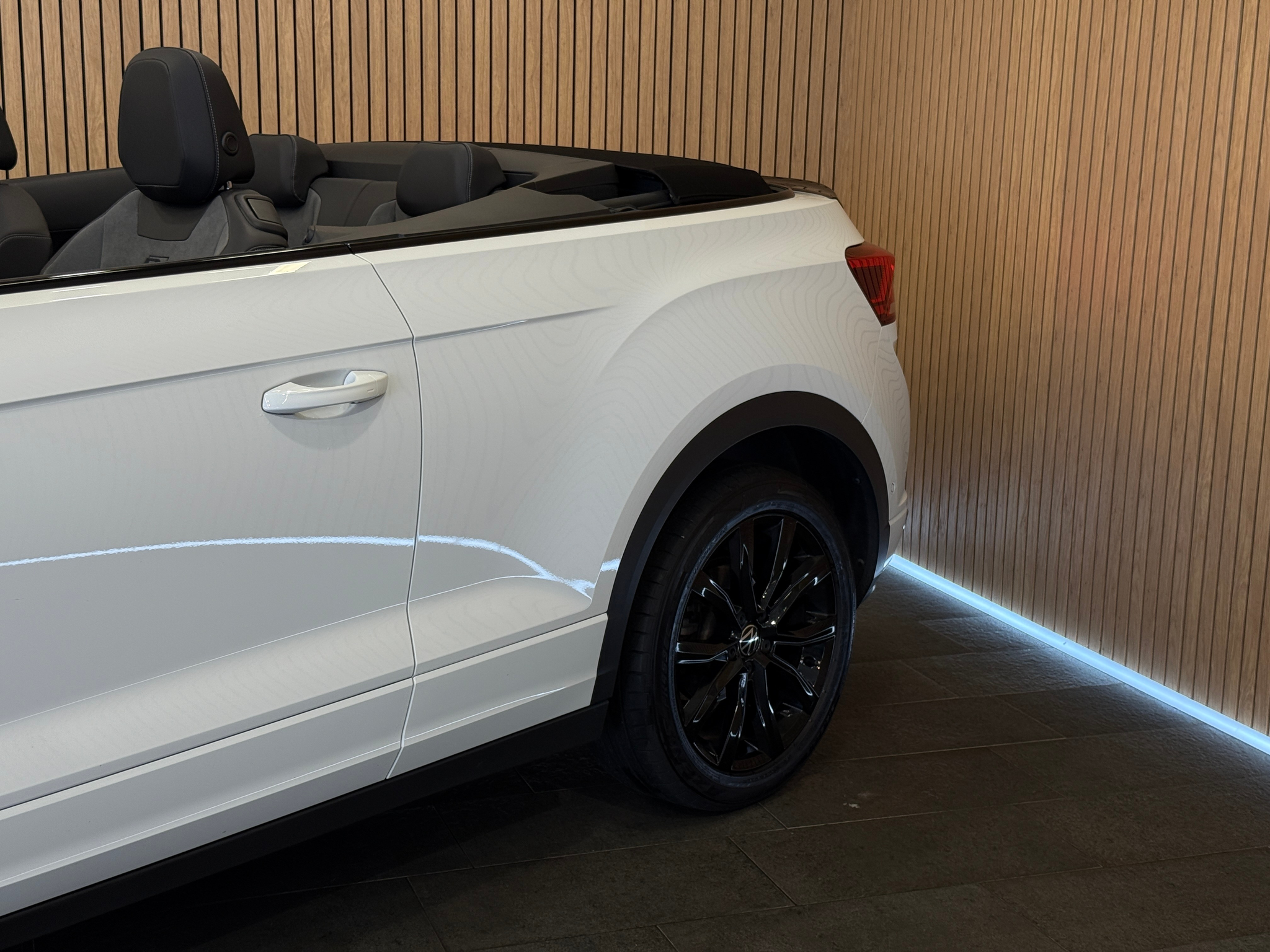 listing desktop thumbnail image 2