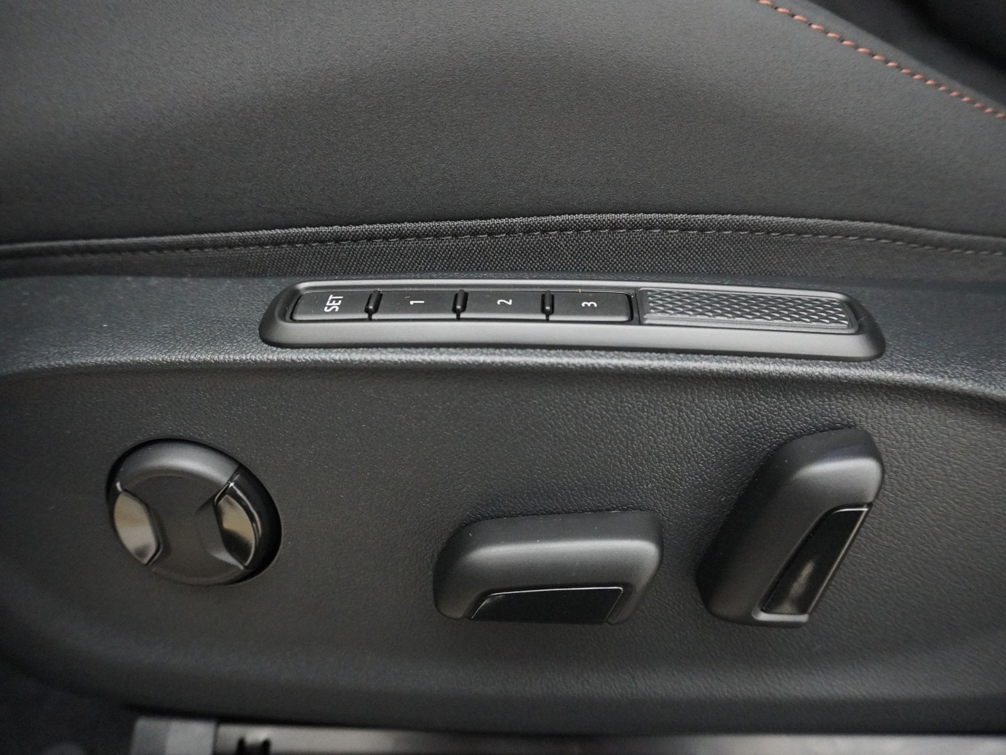 listing desktop thumbnail image 16