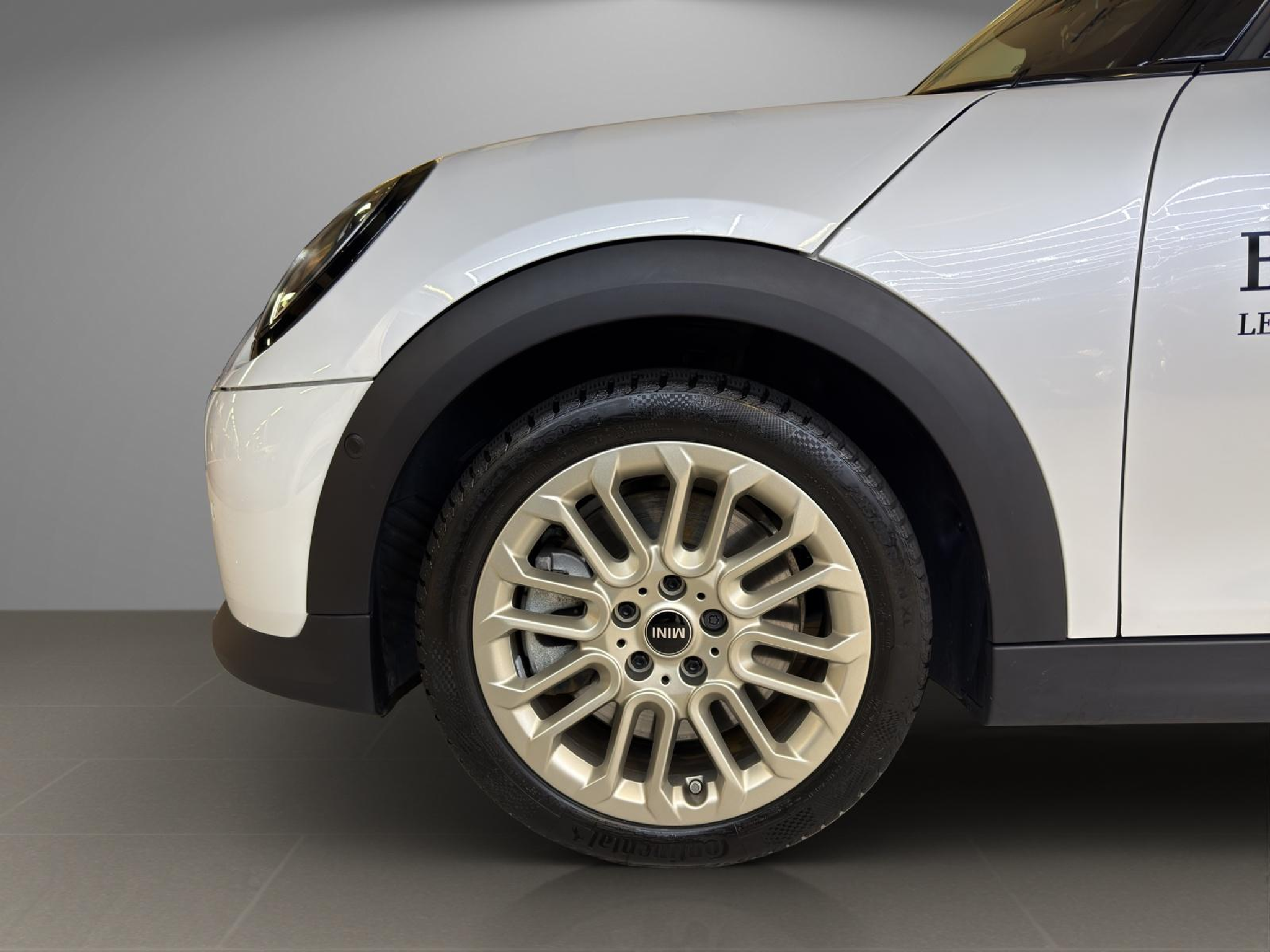 listing desktop thumbnail image 16