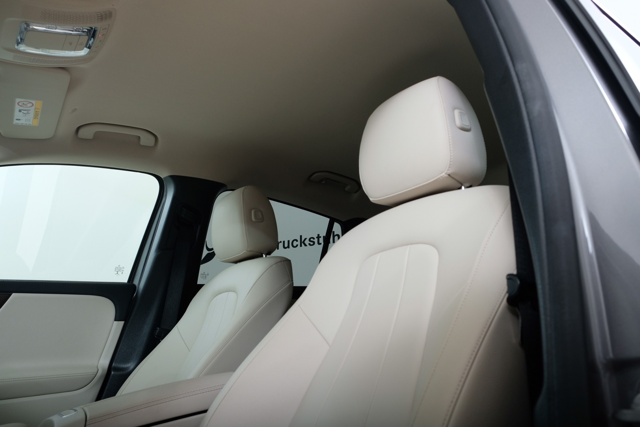 listing desktop thumbnail image 6