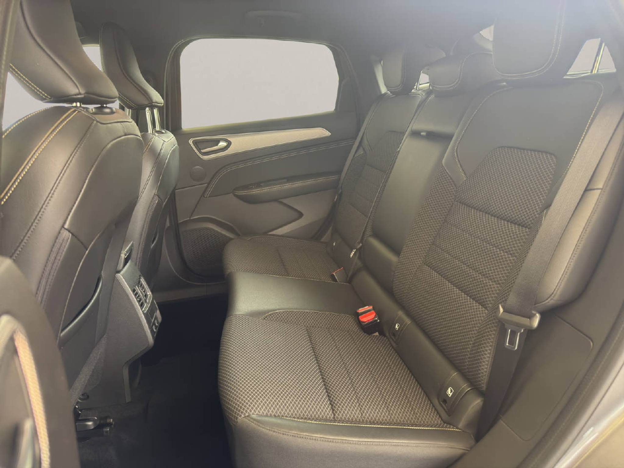 listing desktop thumbnail image 4