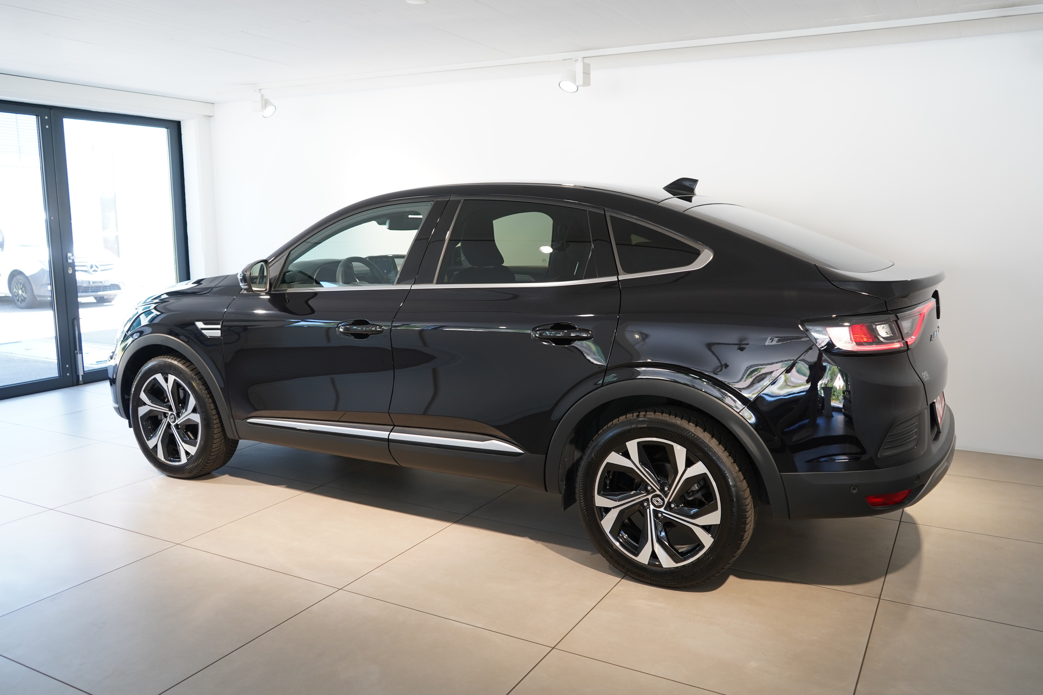 listing desktop thumbnail image 2