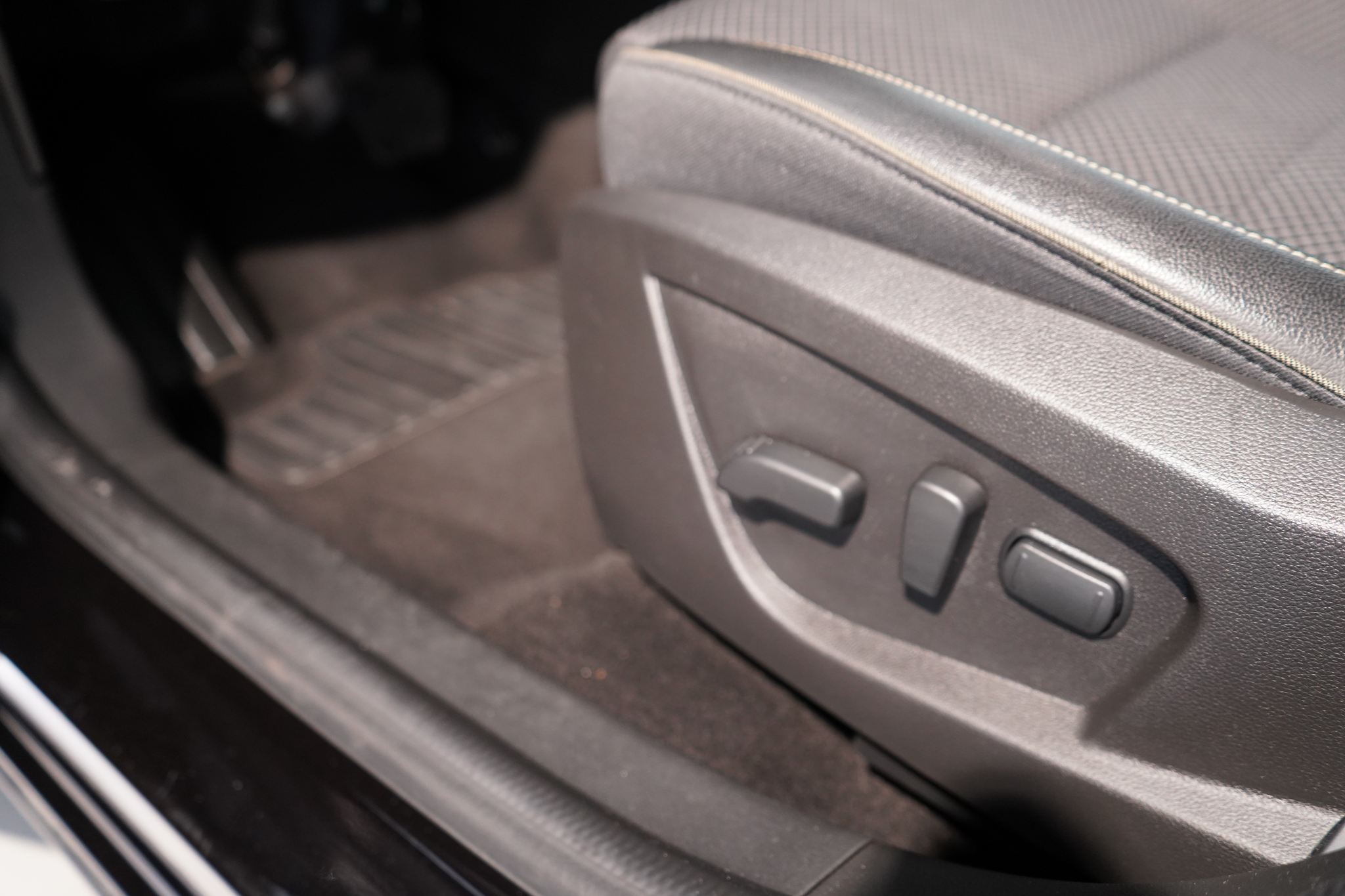 listing desktop thumbnail image 12