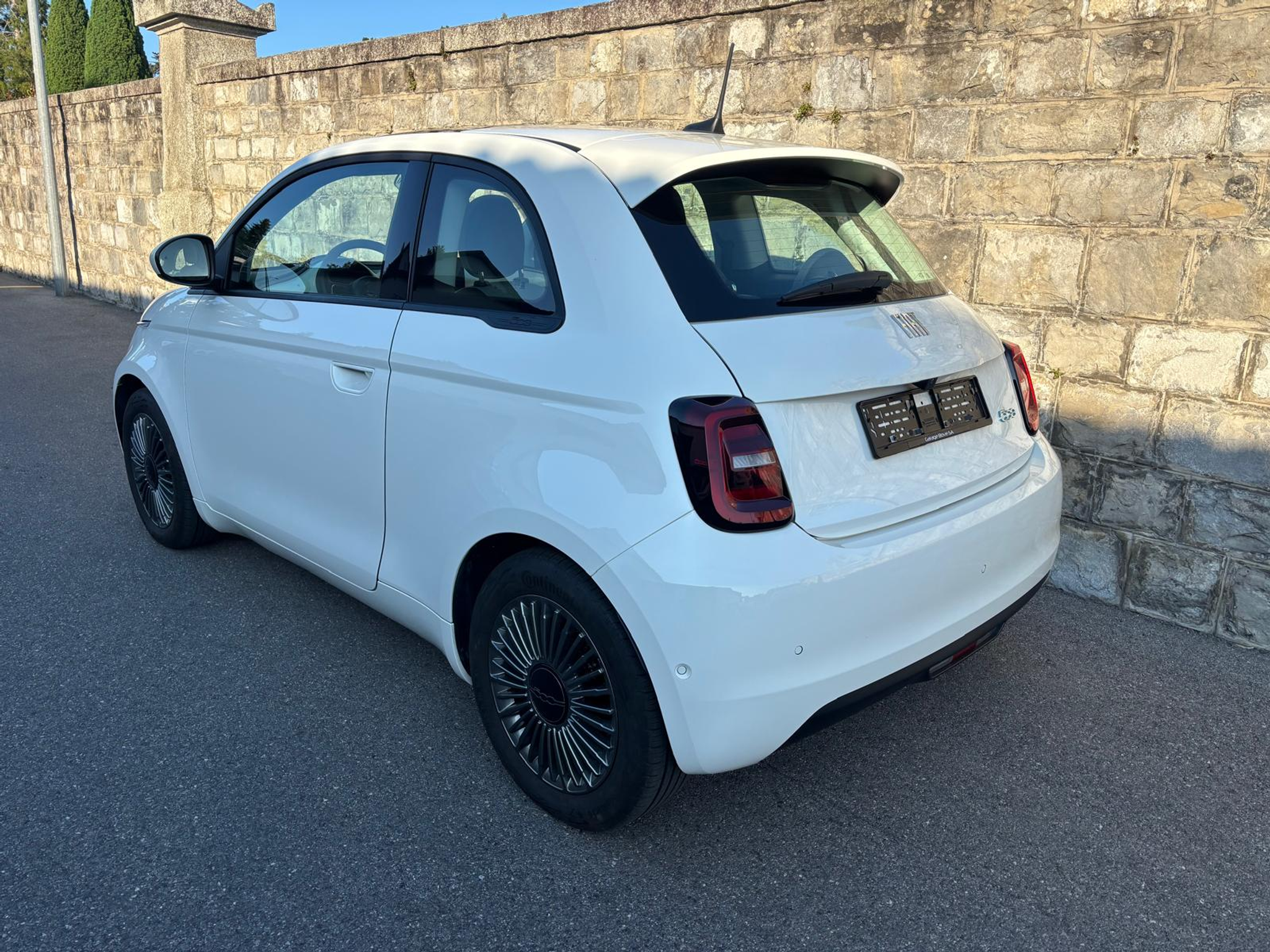 listing desktop thumbnail image 3