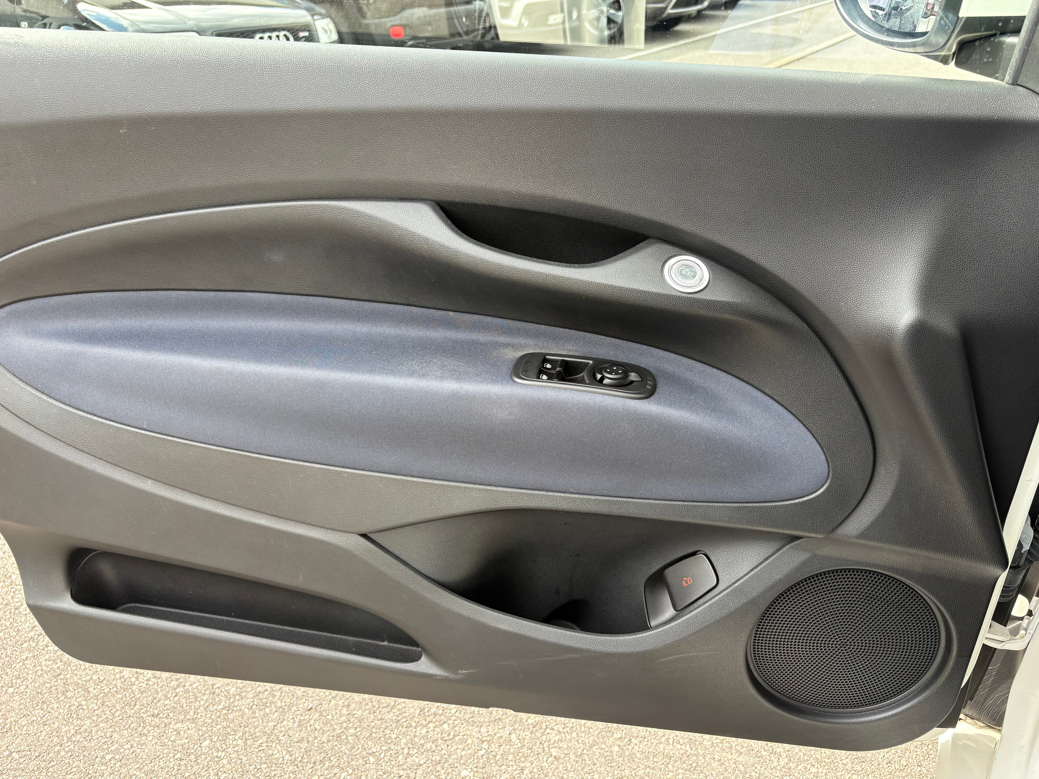 listing desktop thumbnail image 7