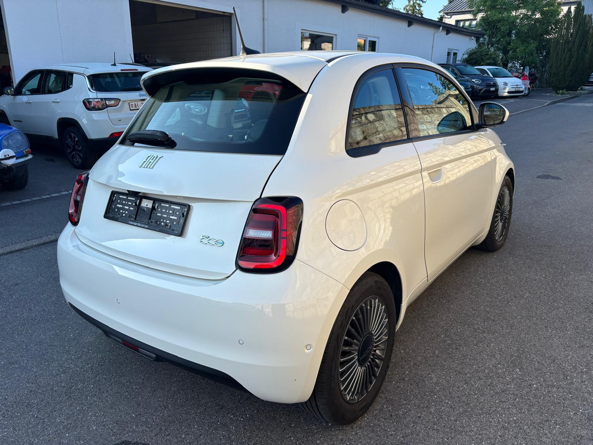 listing desktop thumbnail image 2