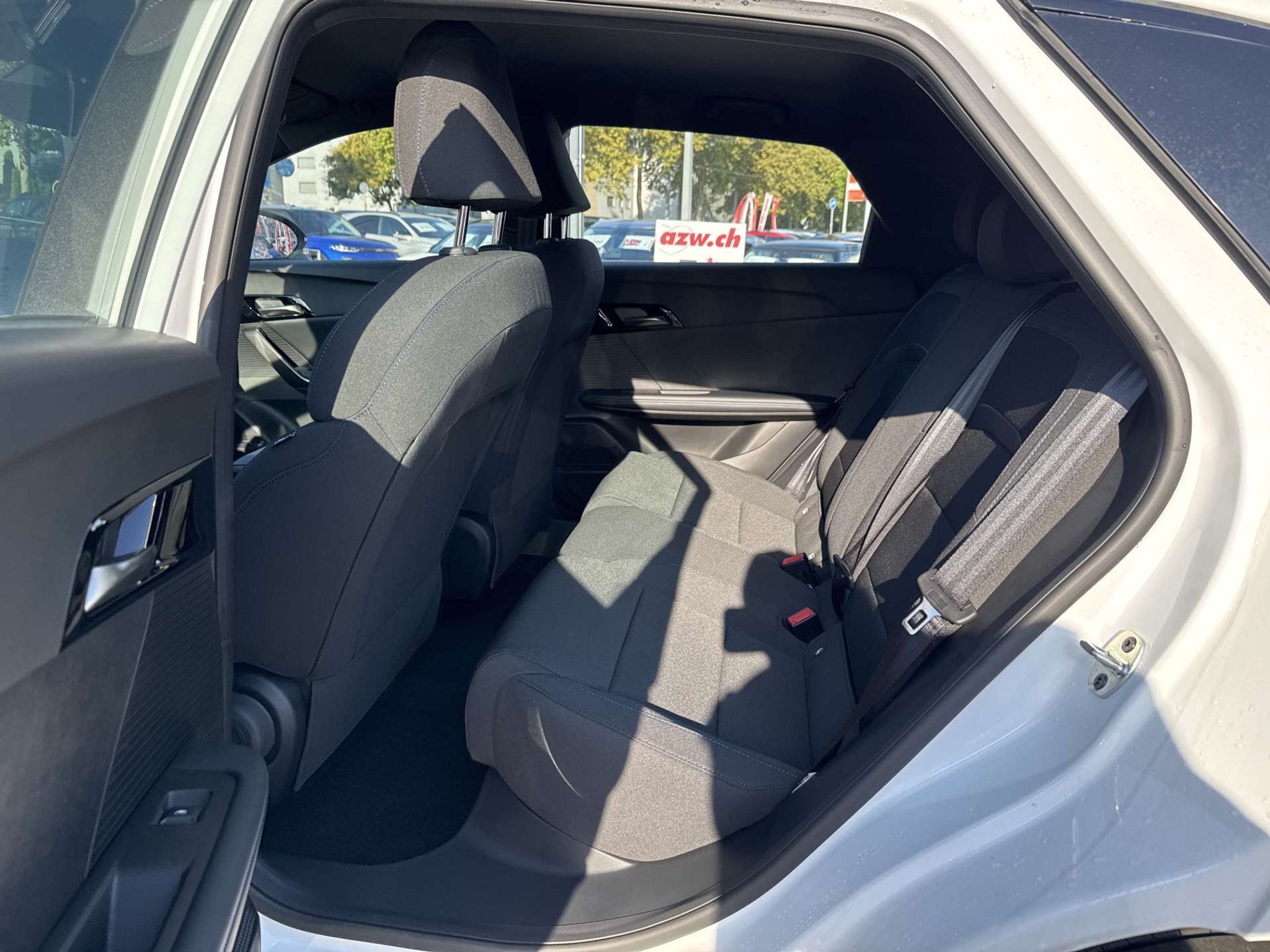 listing desktop thumbnail image 6