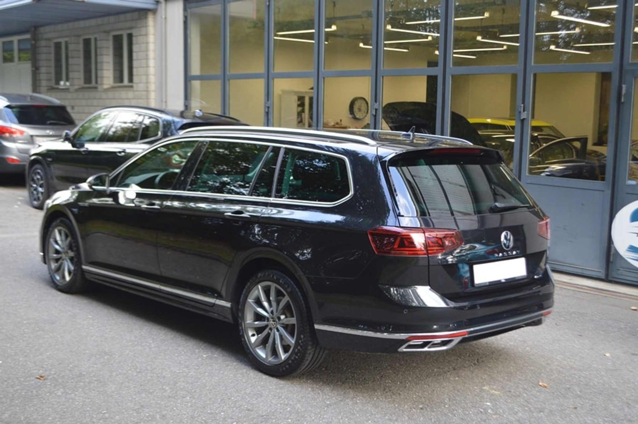 listing desktop thumbnail image 4