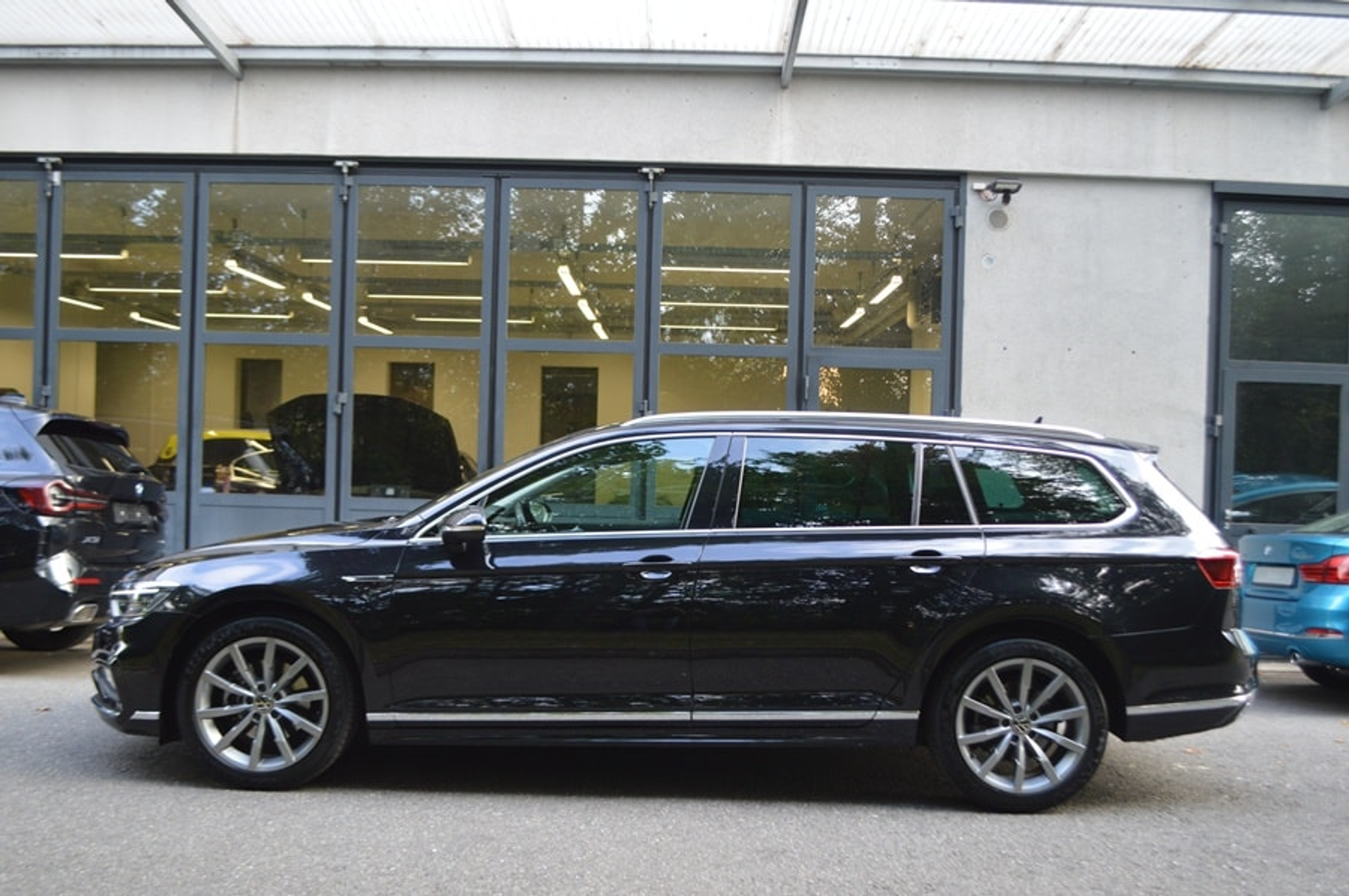 listing desktop thumbnail image 3